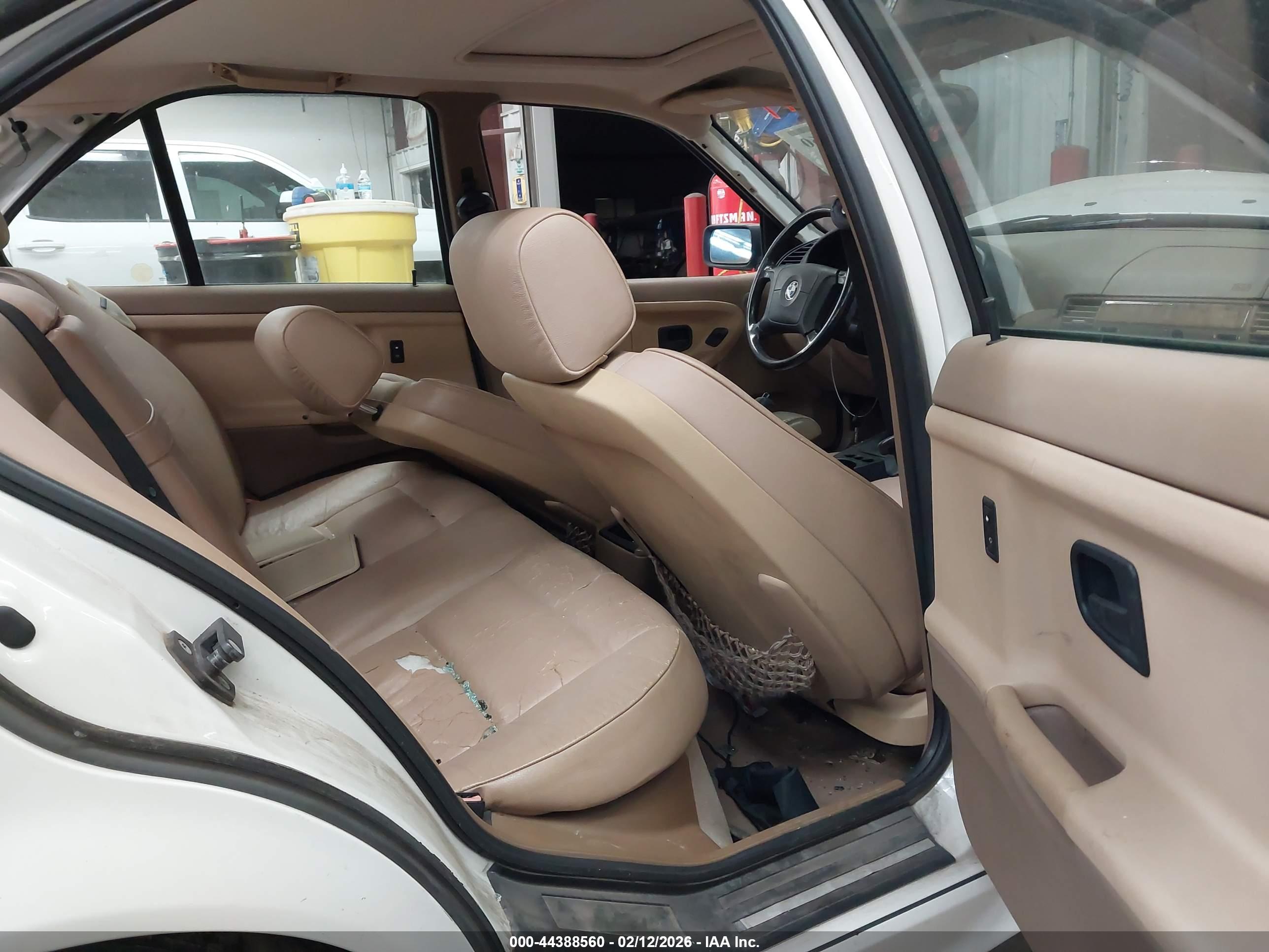 BMW 328I image 8
