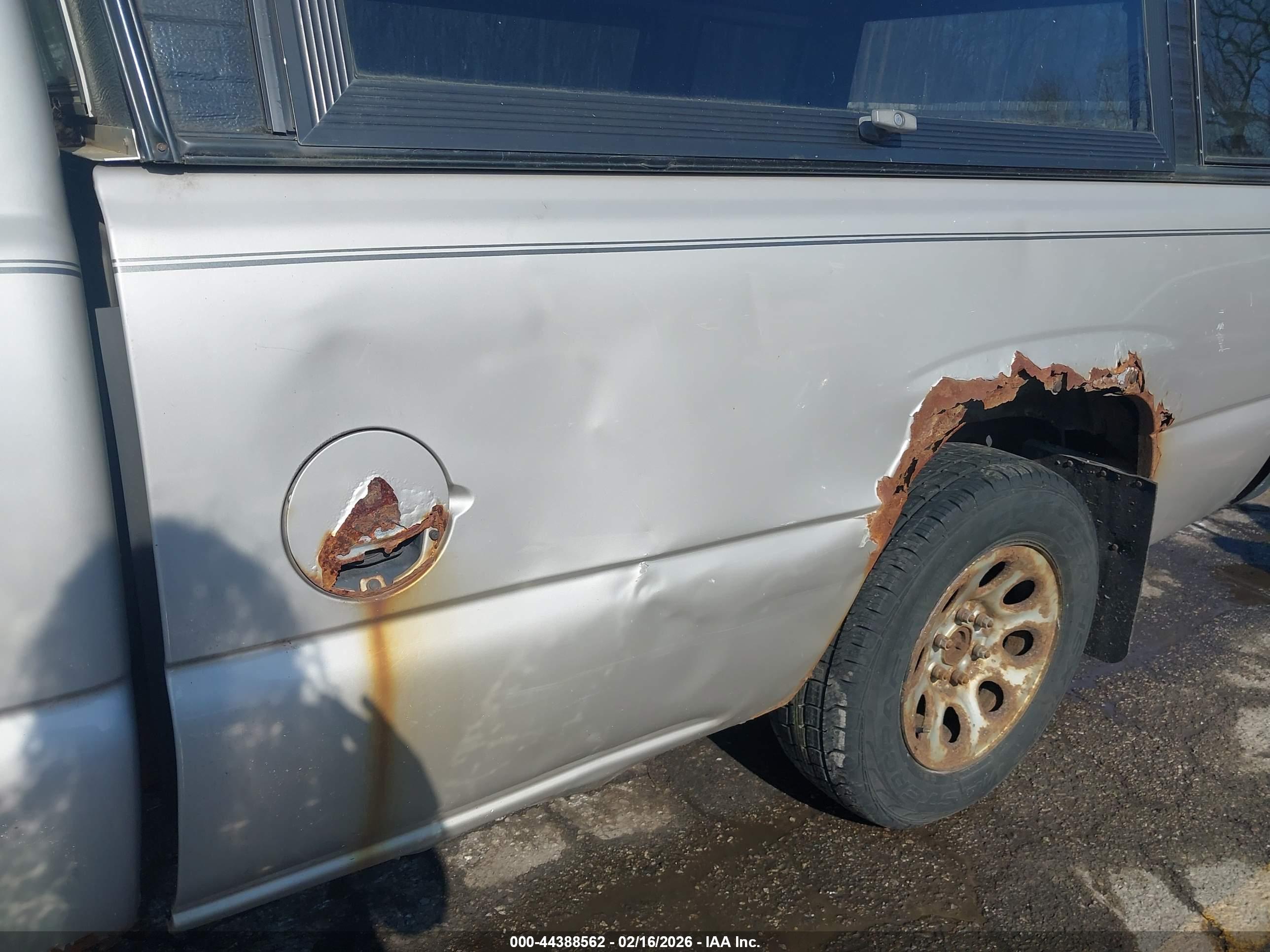 CHEVROLET SILVERADO image 6