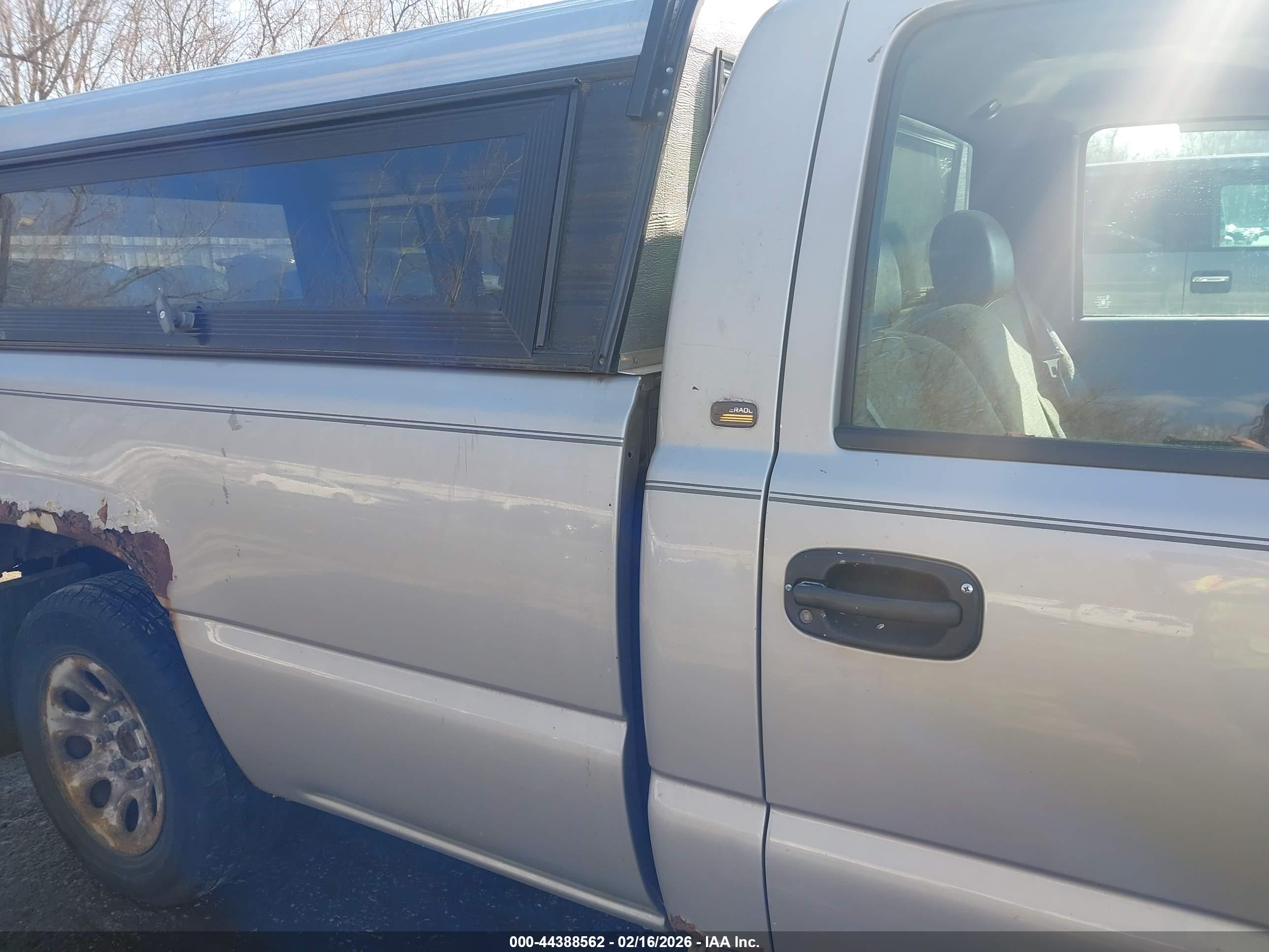 CHEVROLET SILVERADO image 8