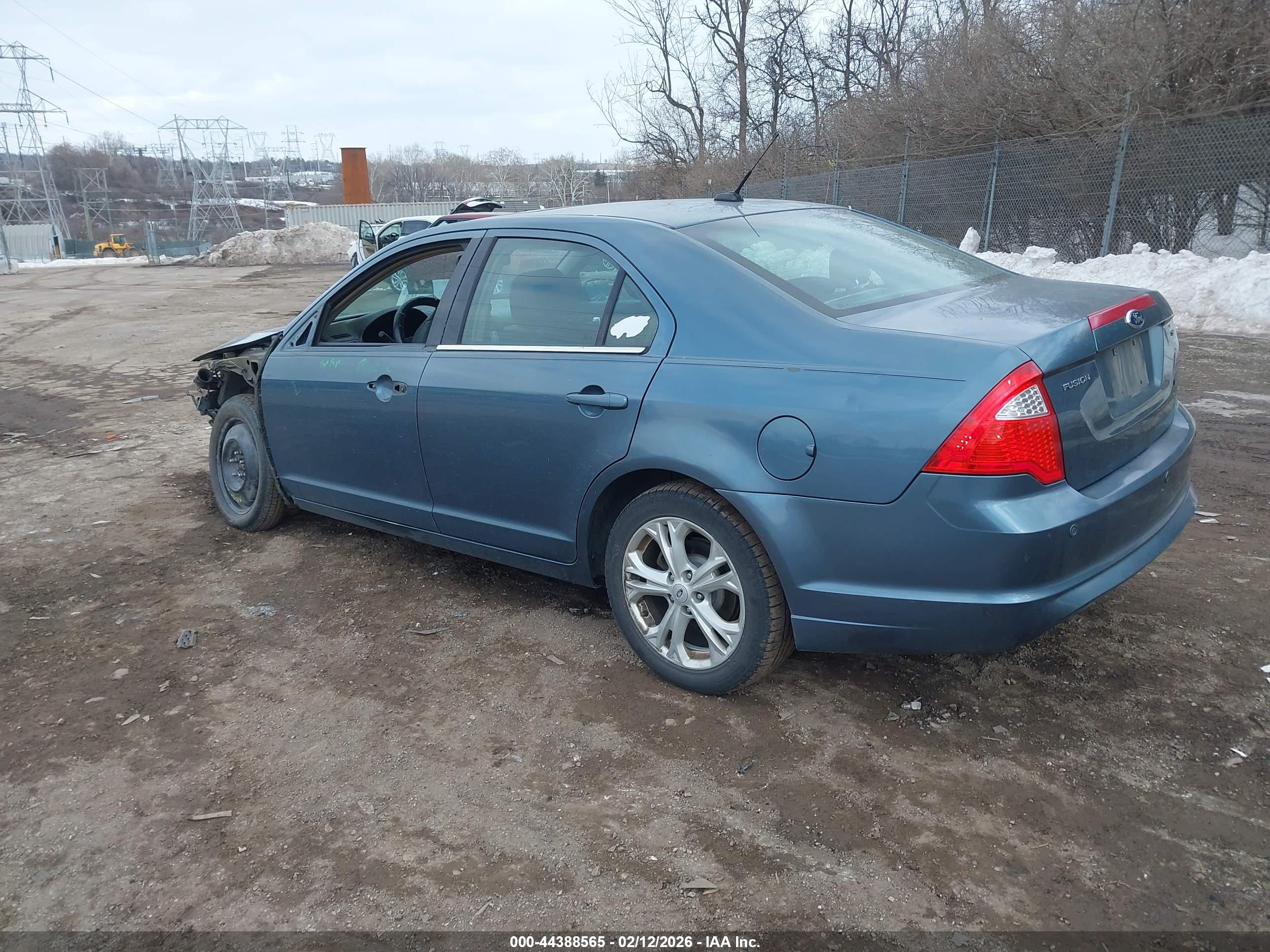 FORD FUSION image 3