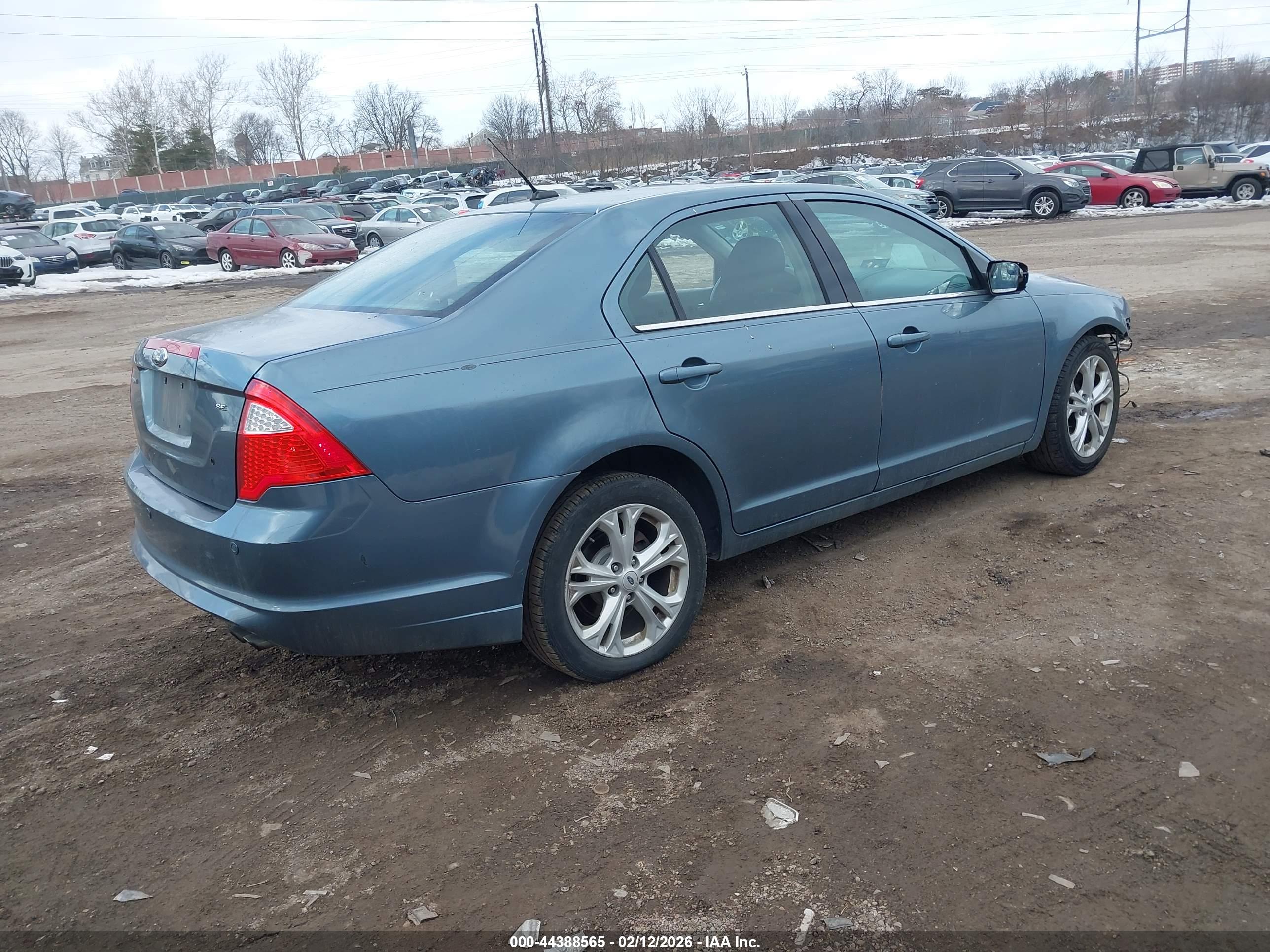 FORD FUSION image 4