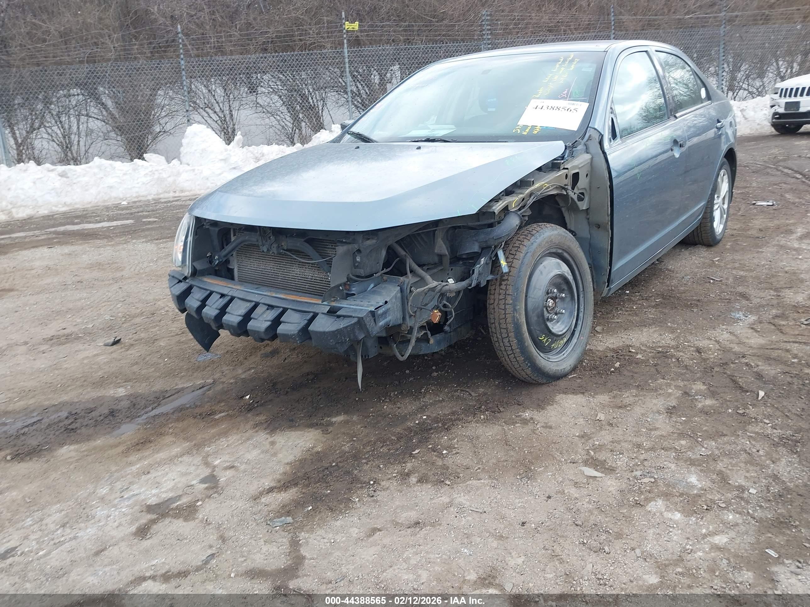 FORD FUSION image 6