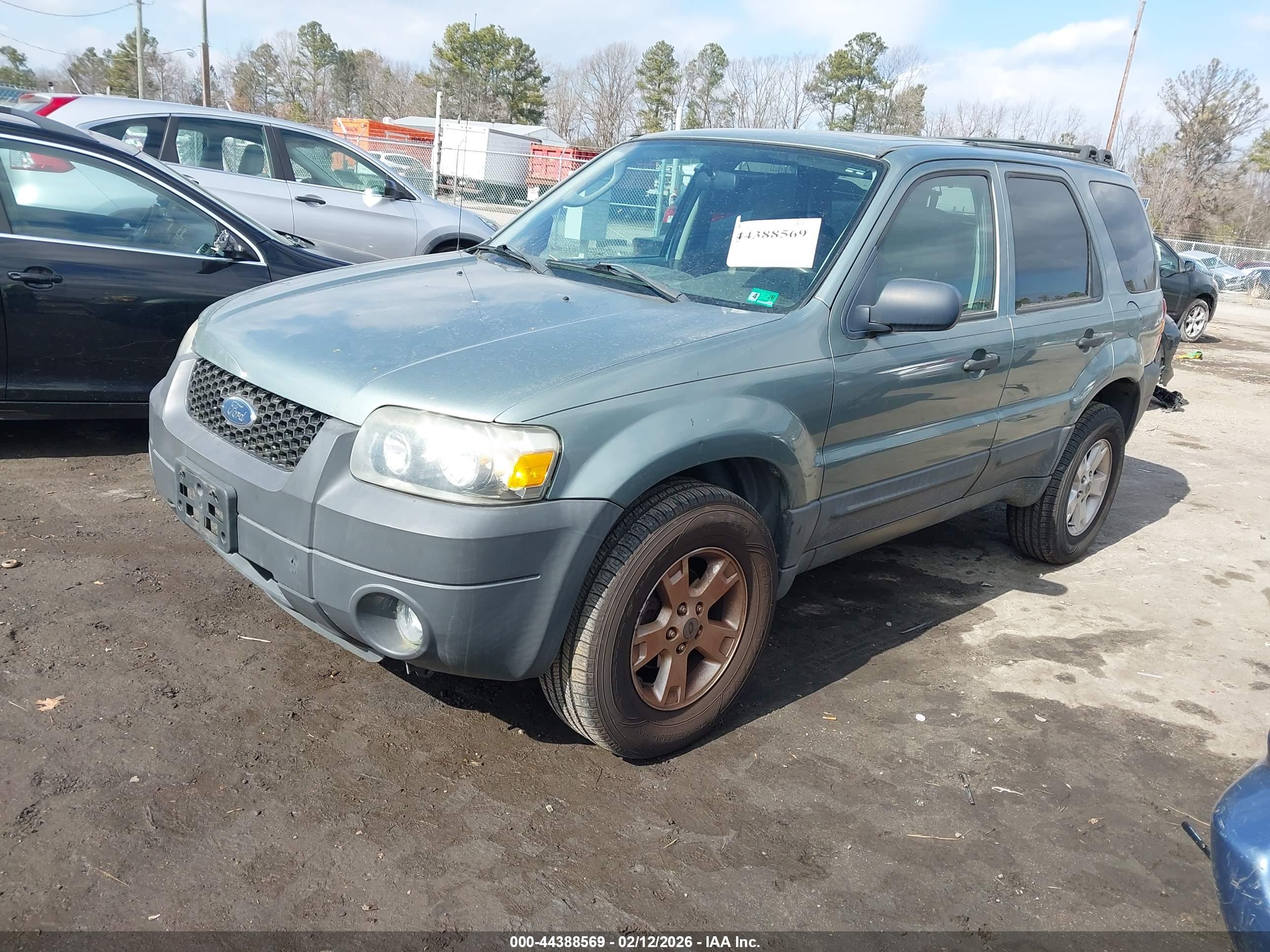 FORD ESCAPE image 2