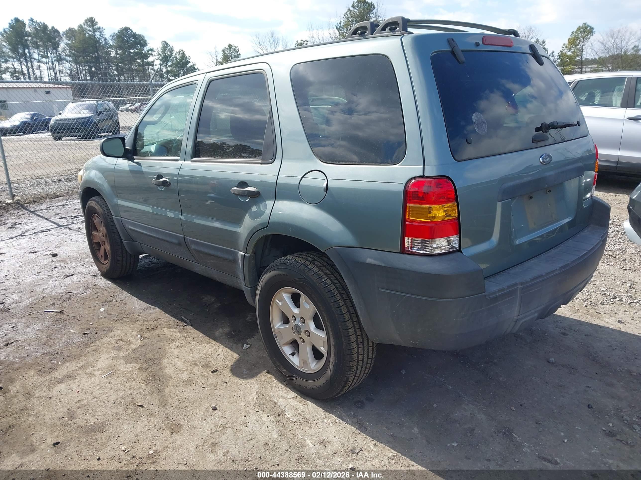 FORD ESCAPE image 3
