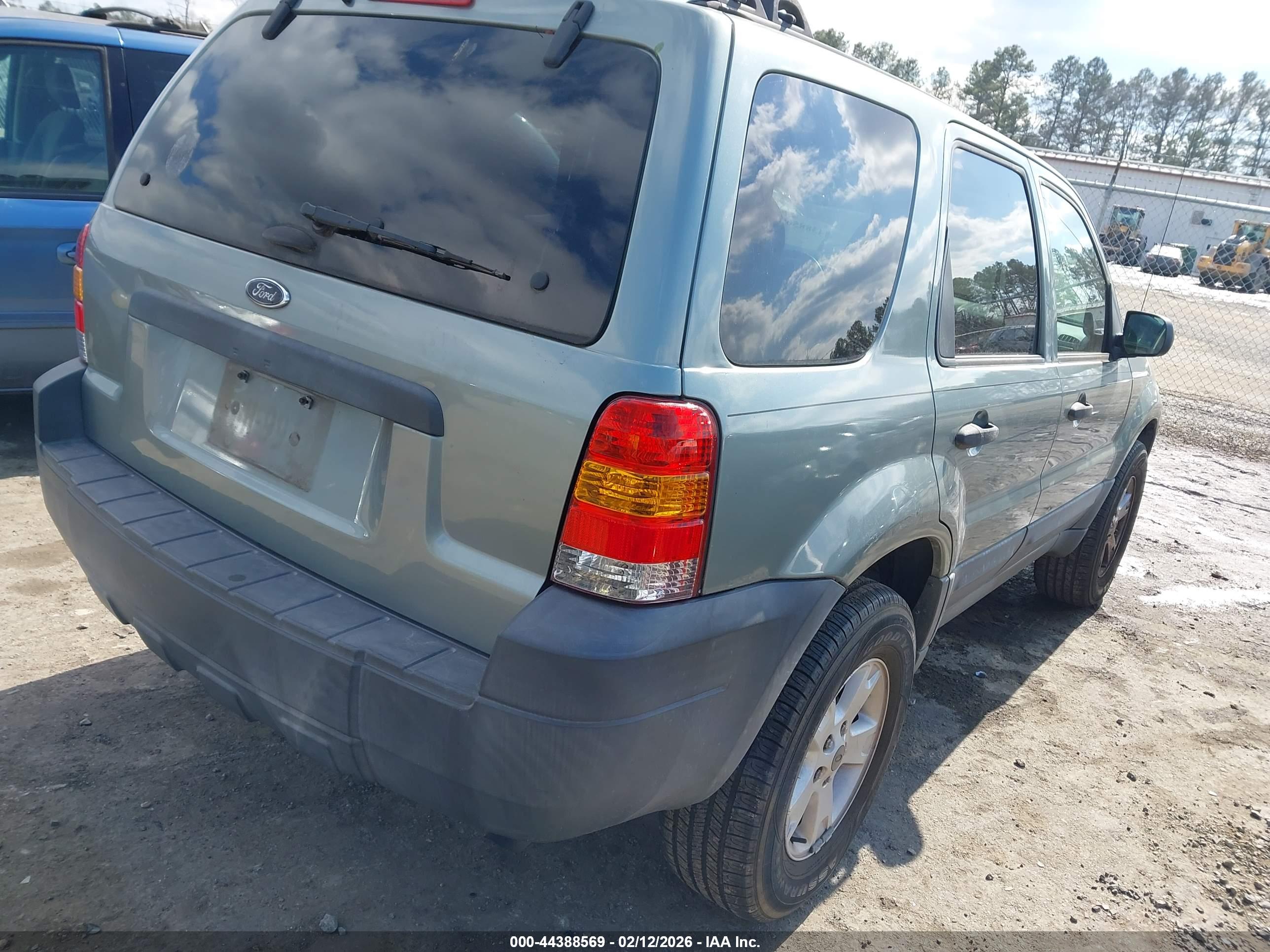 FORD ESCAPE image 4