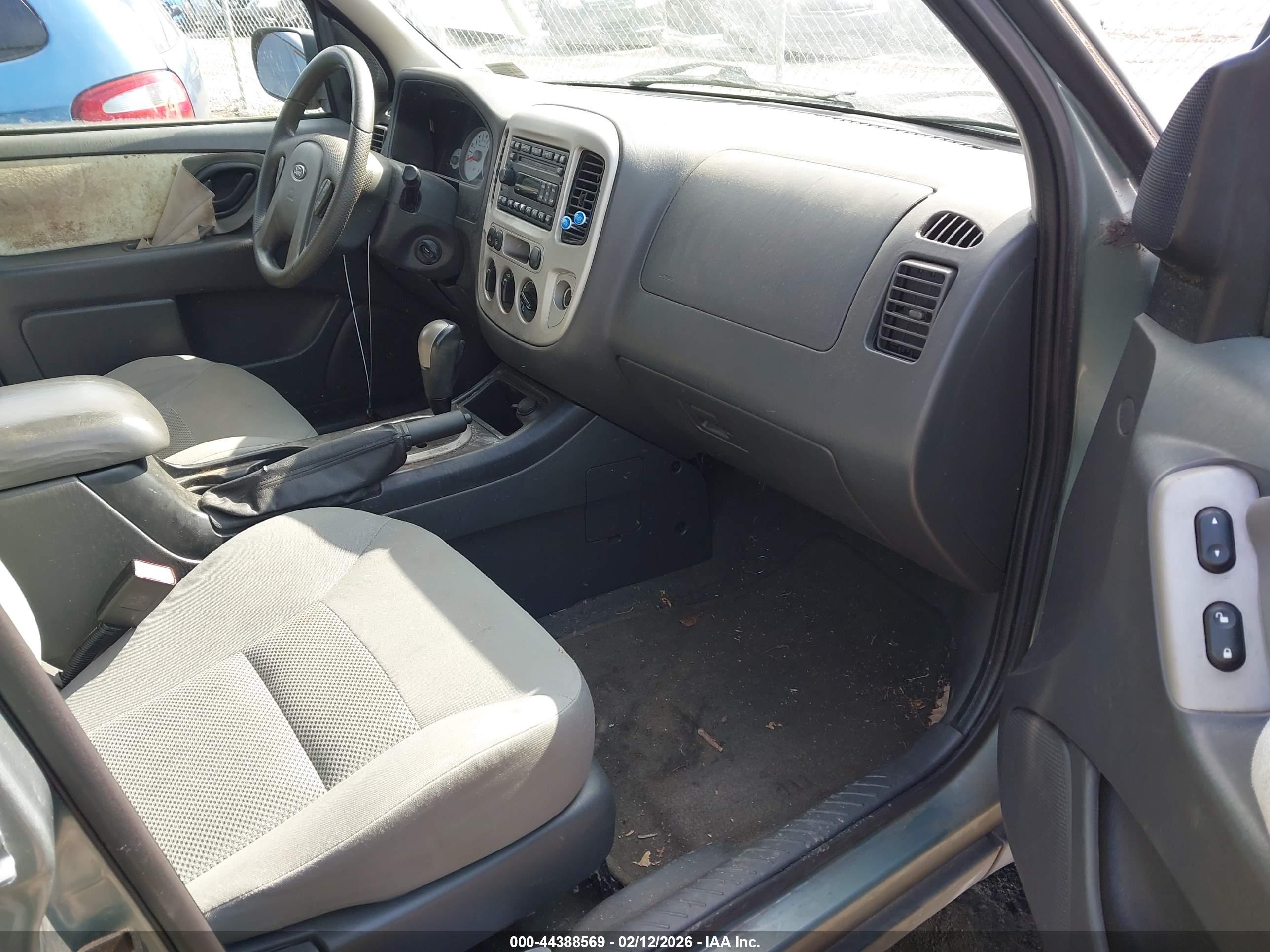 FORD ESCAPE image 5