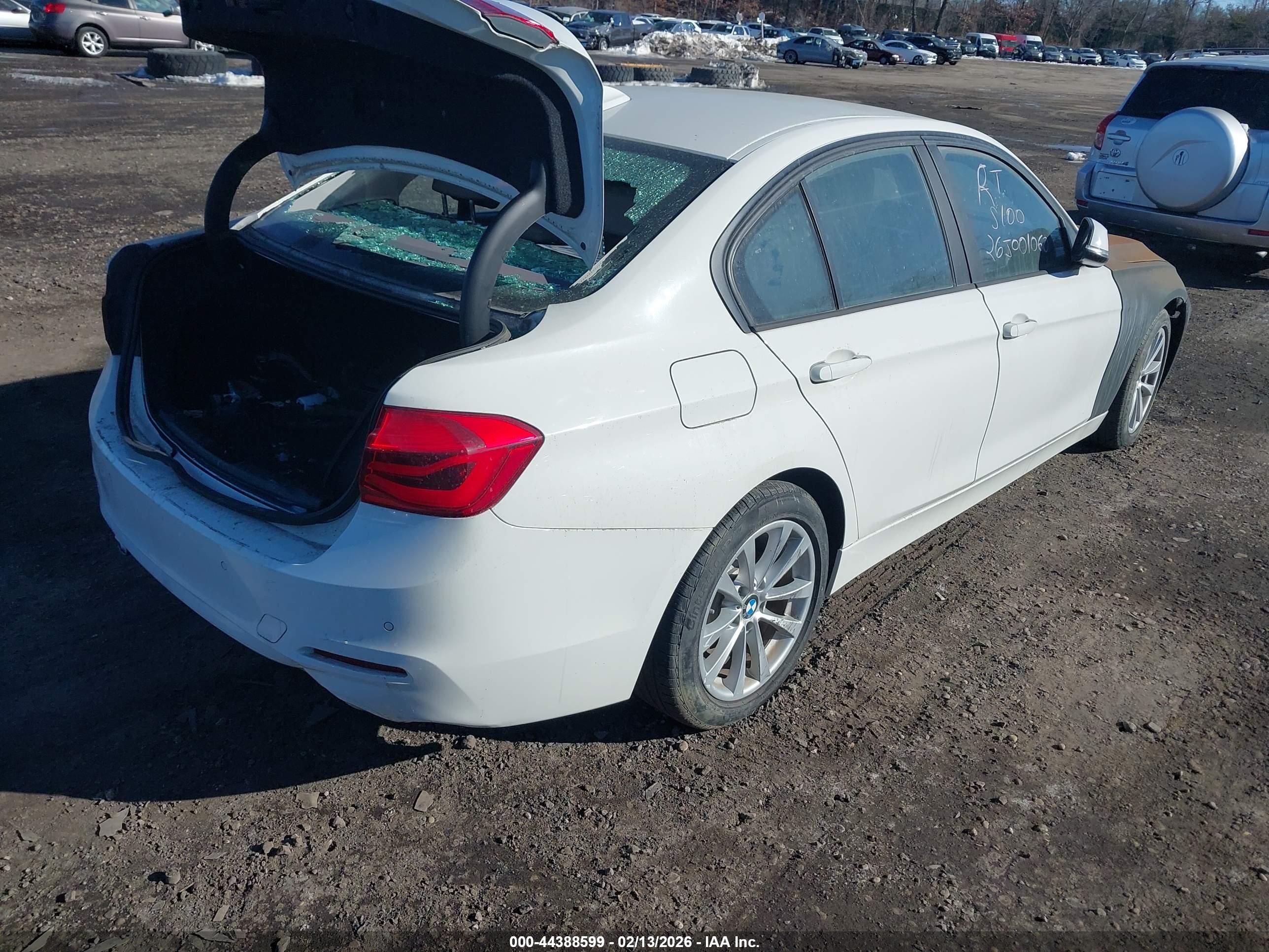 BMW 320I image 4