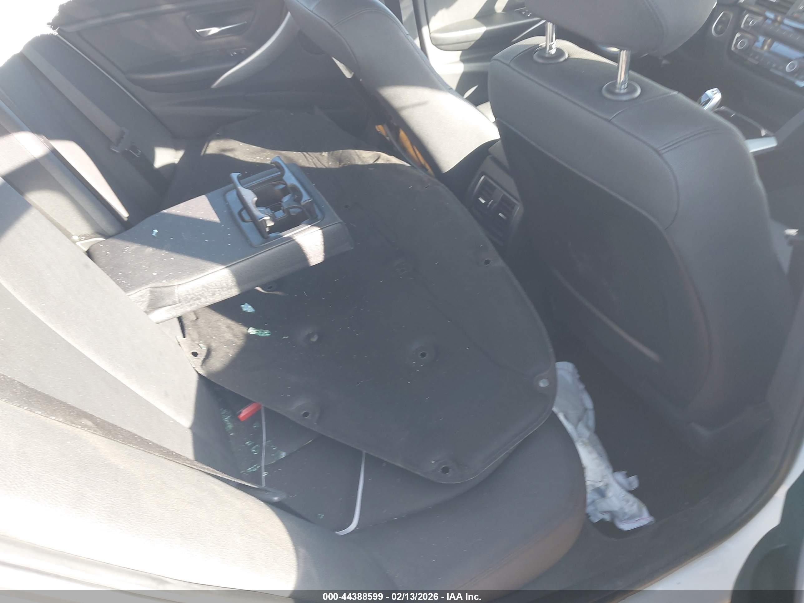 BMW 320I image 8