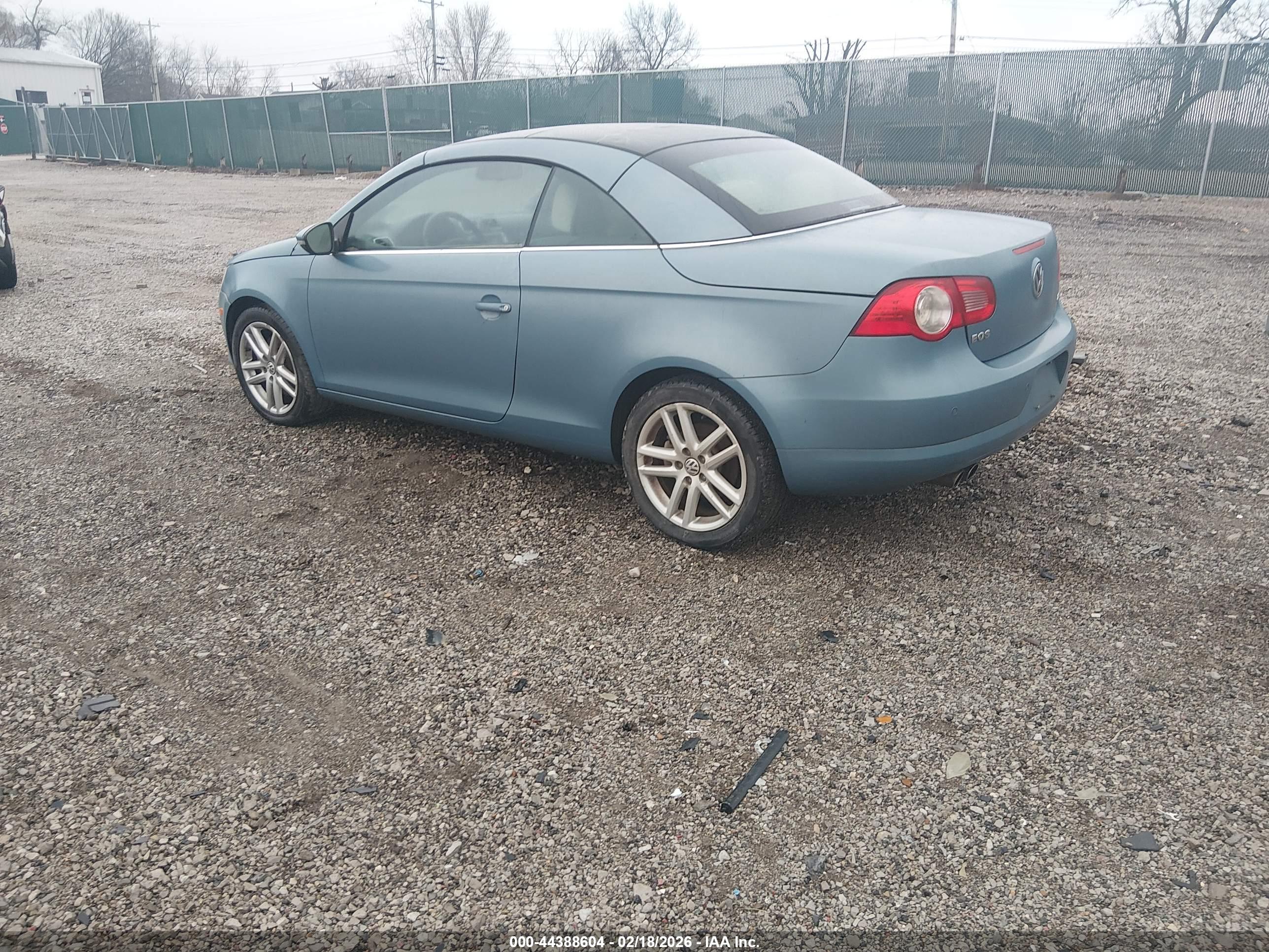 VOLKSWAGEN EOS image 3