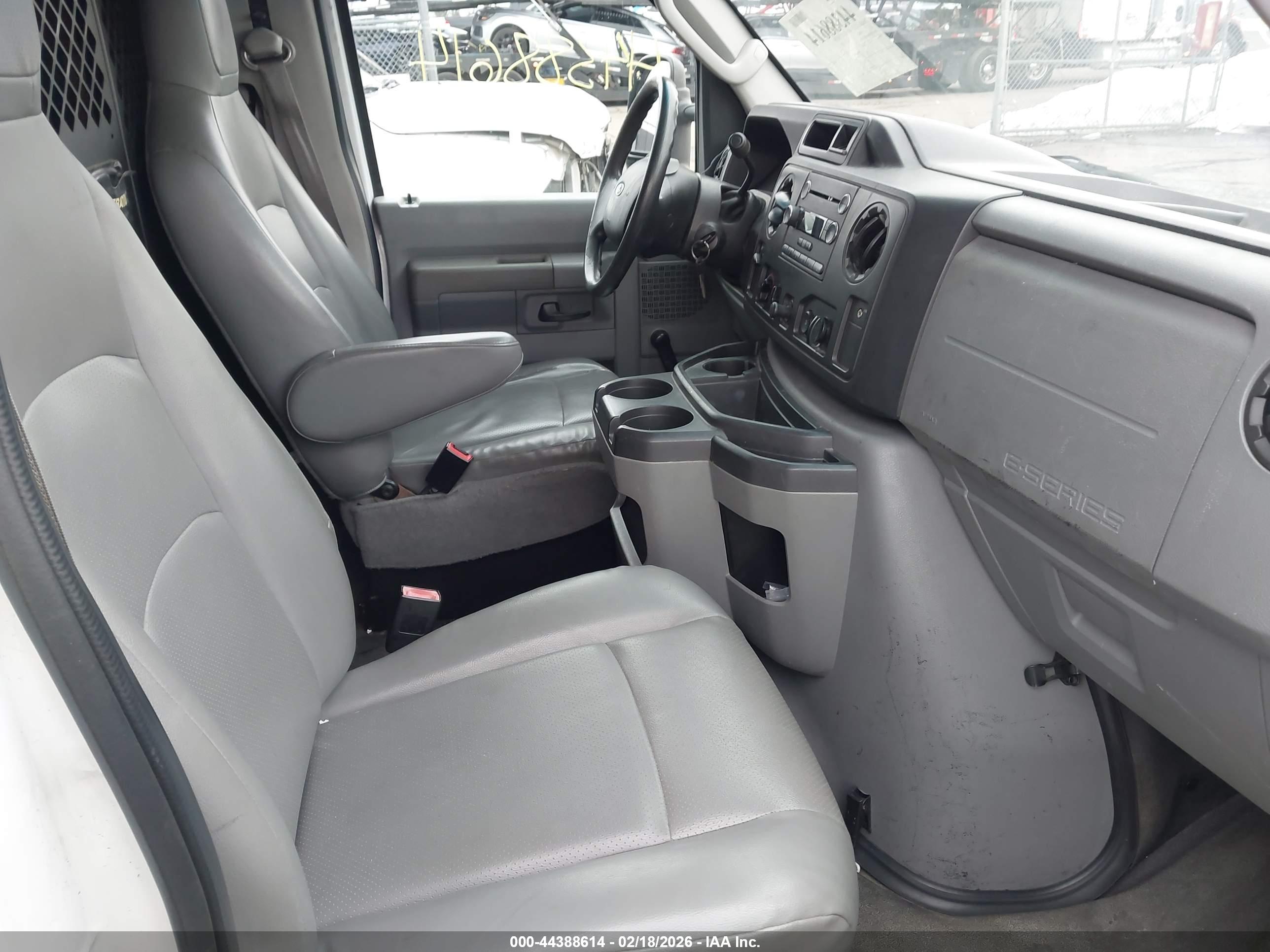 FORD E-250 image 5