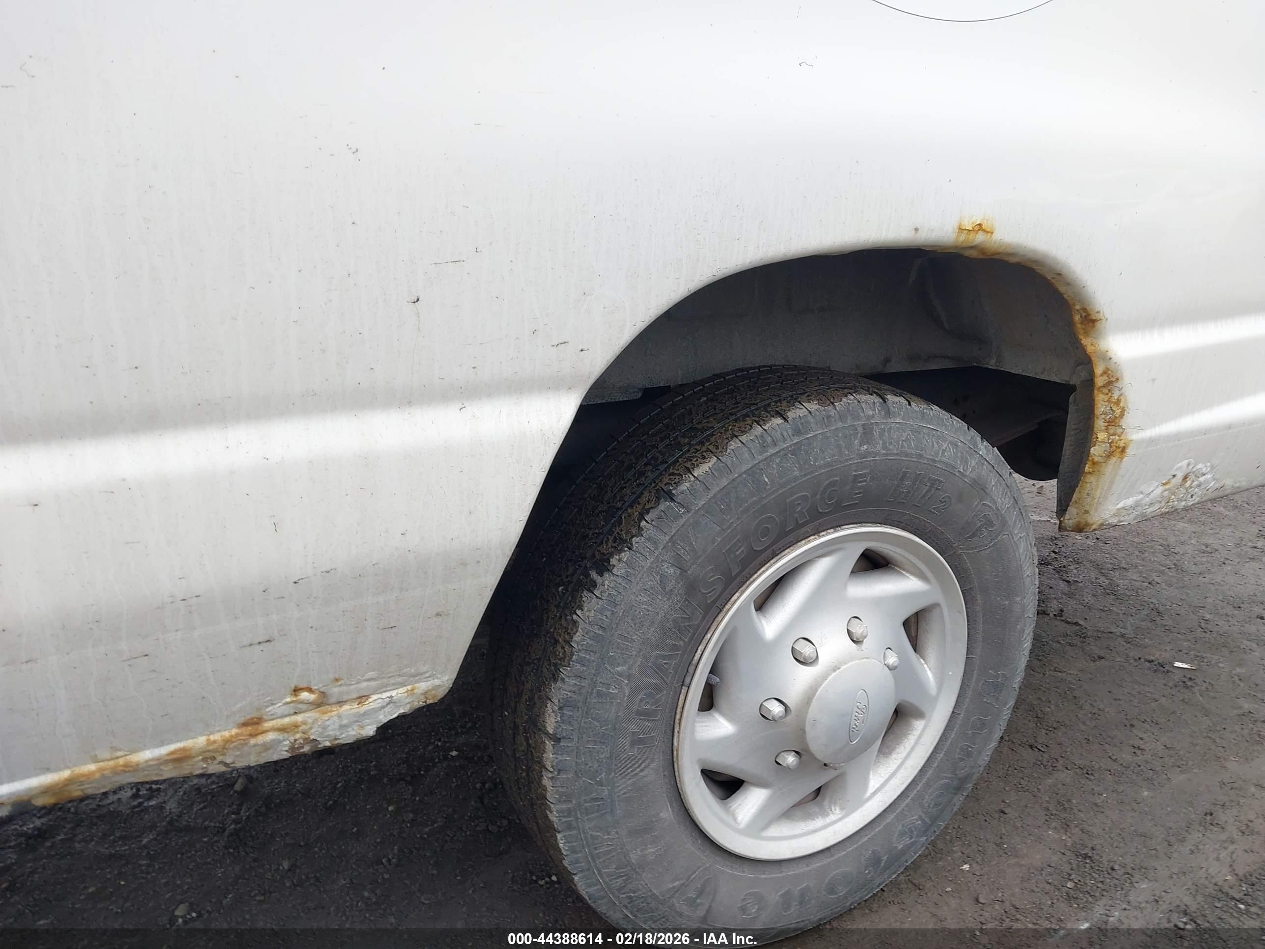 FORD E-250 image 6