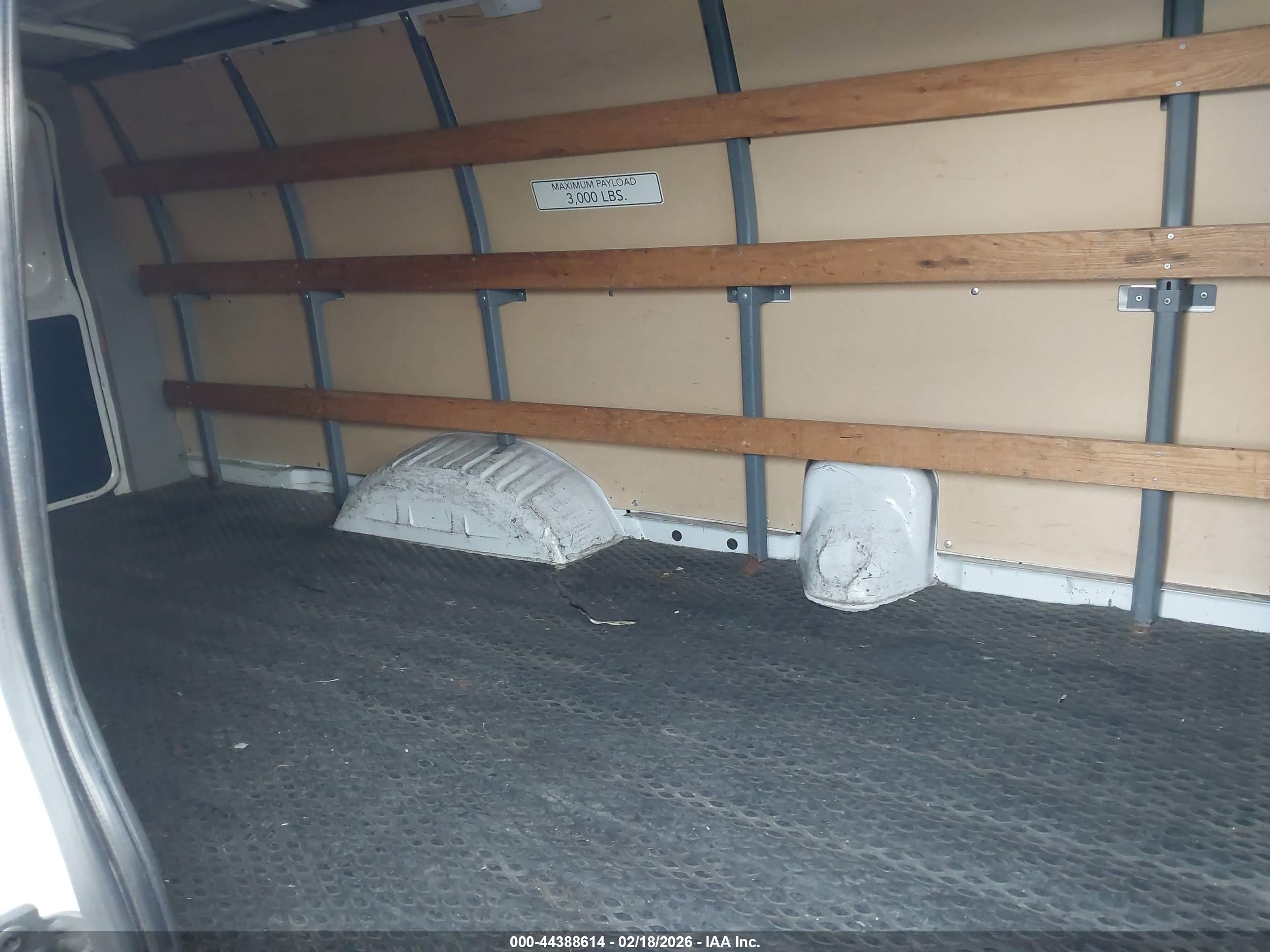 FORD E-250 image 8