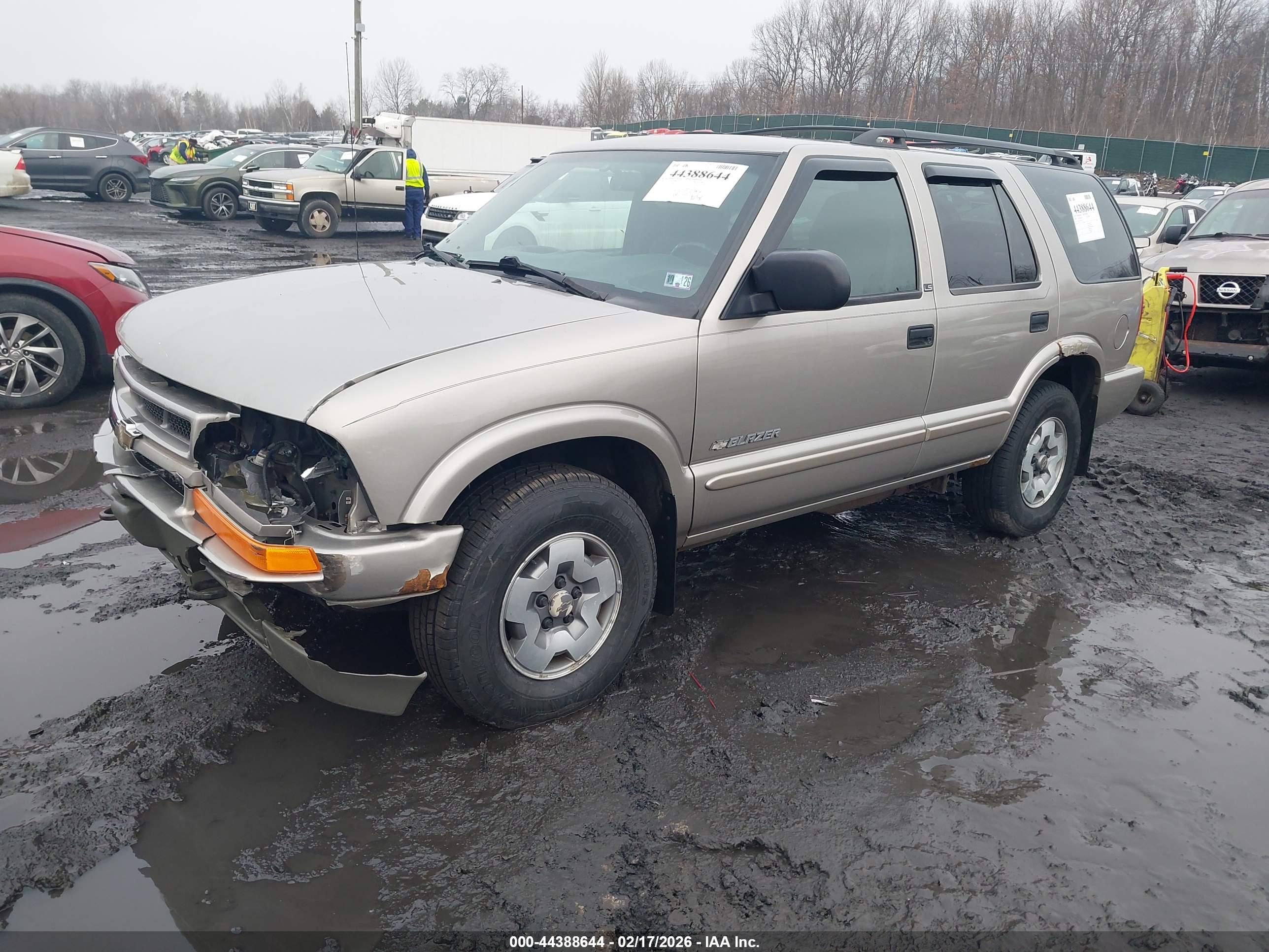 CHEVROLET BLAZER image 2