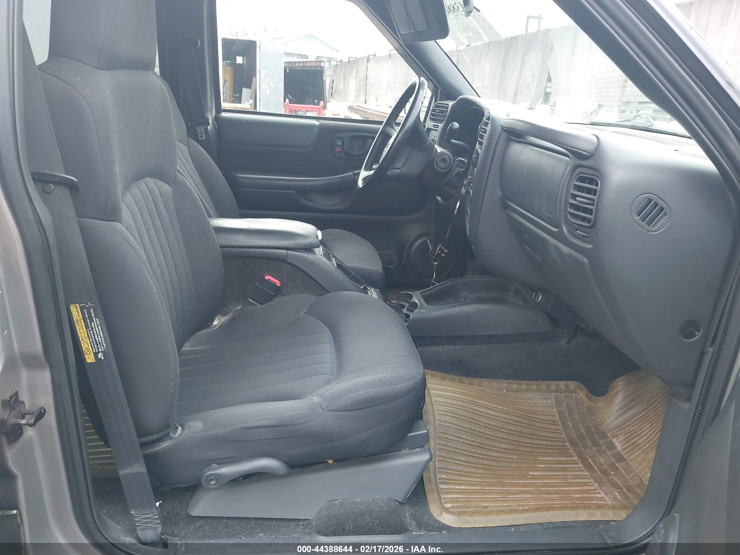 CHEVROLET BLAZER image 5