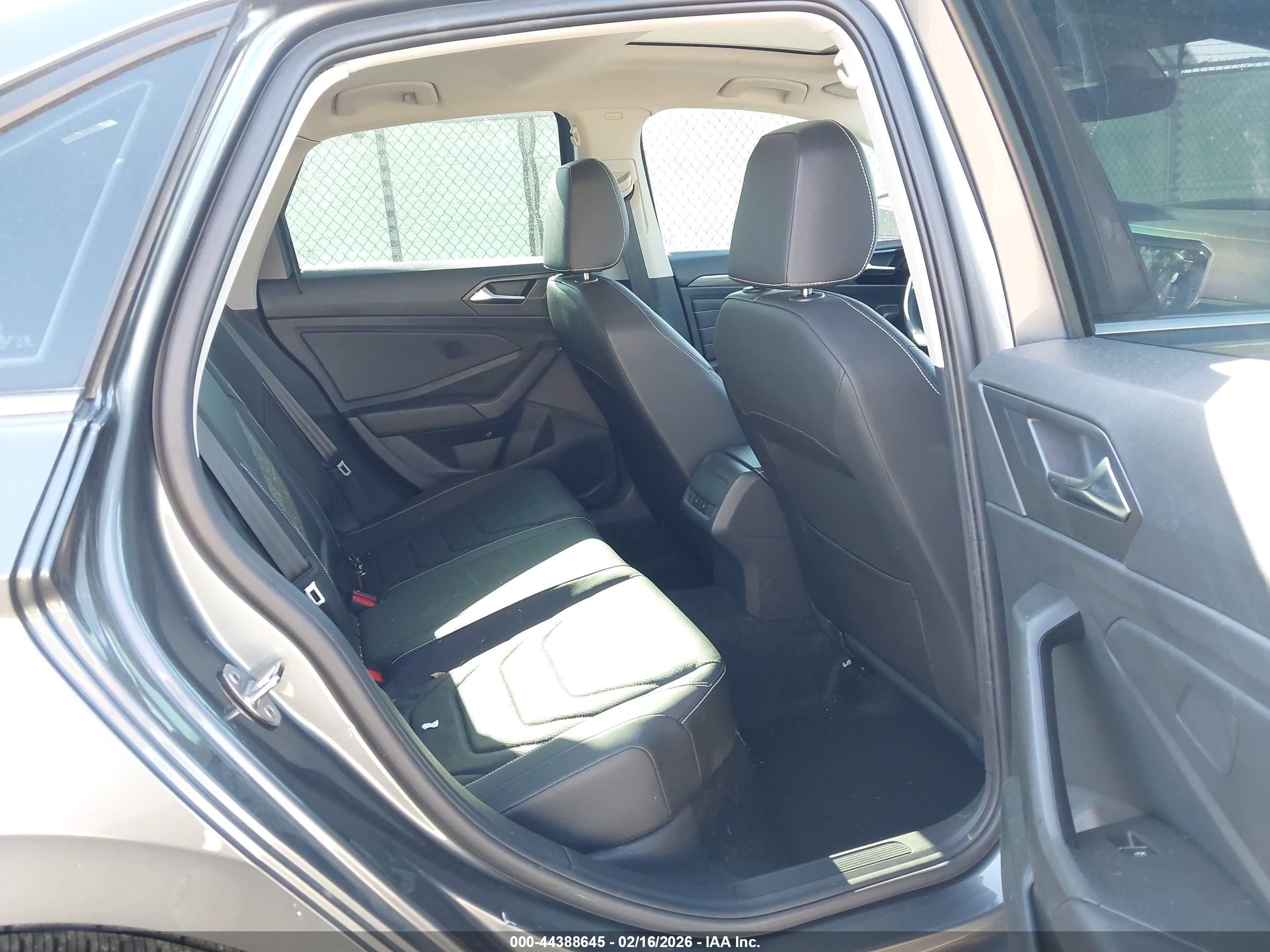 VOLKSWAGEN JETTA image 8