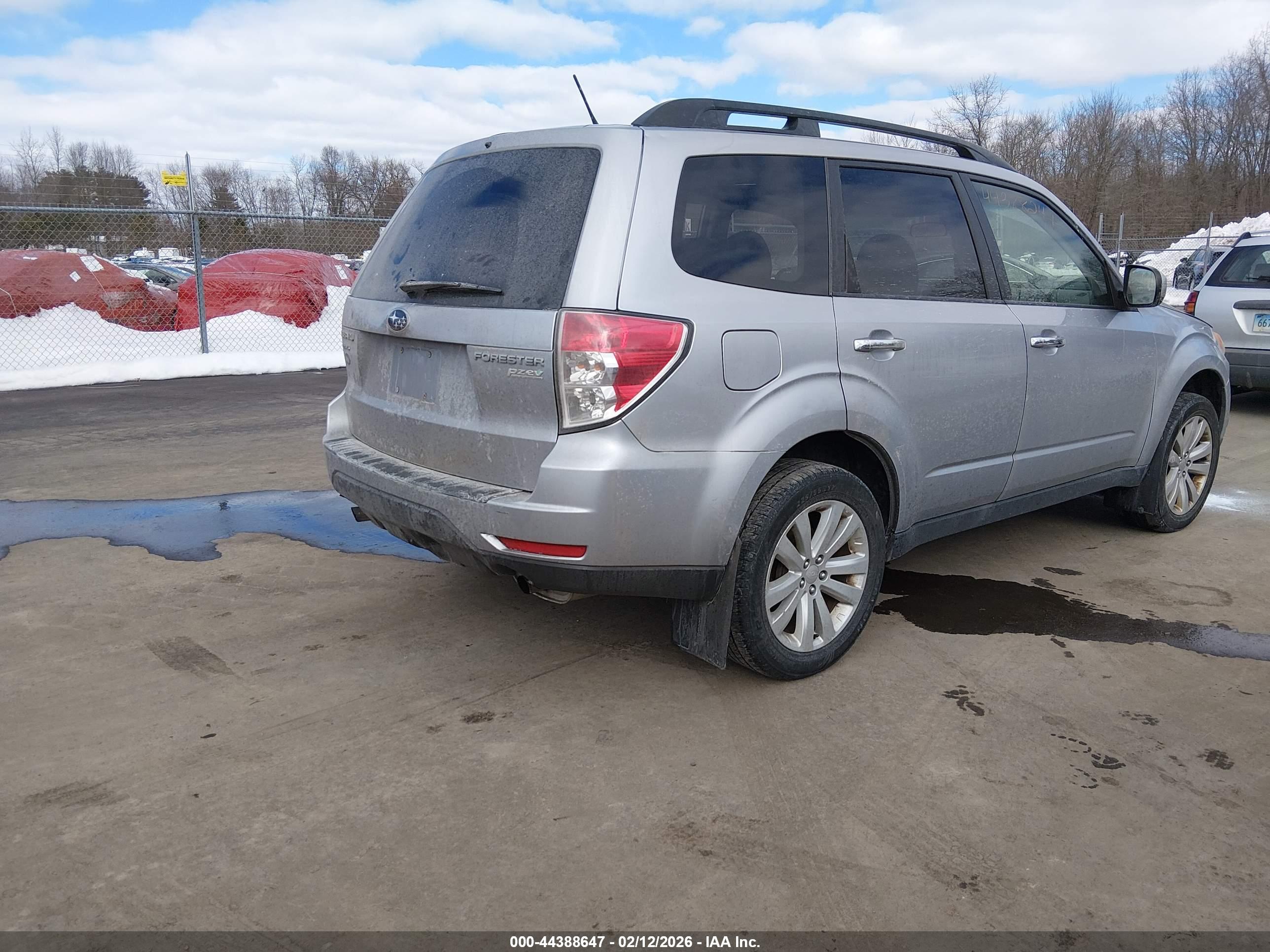 SUBARU FORESTER image 4