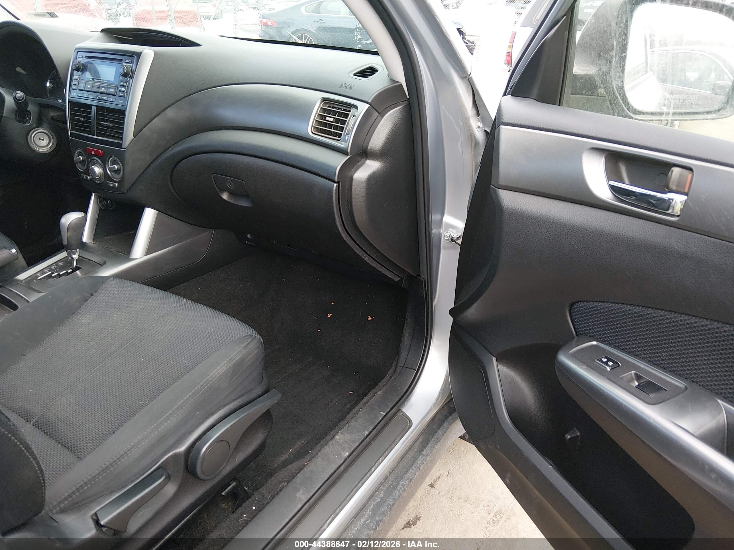 SUBARU FORESTER image 5