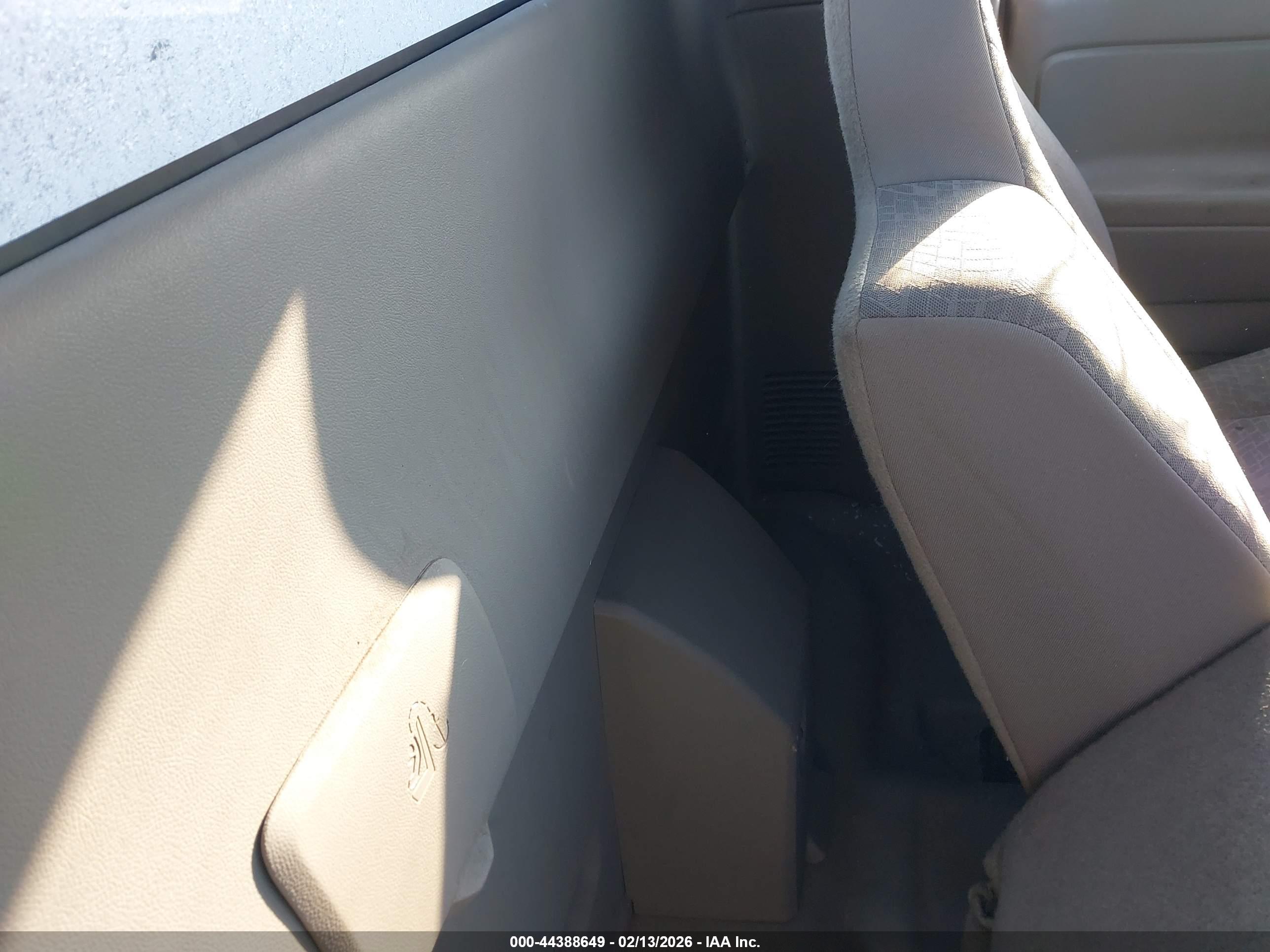CHEVROLET COLORADO image 8