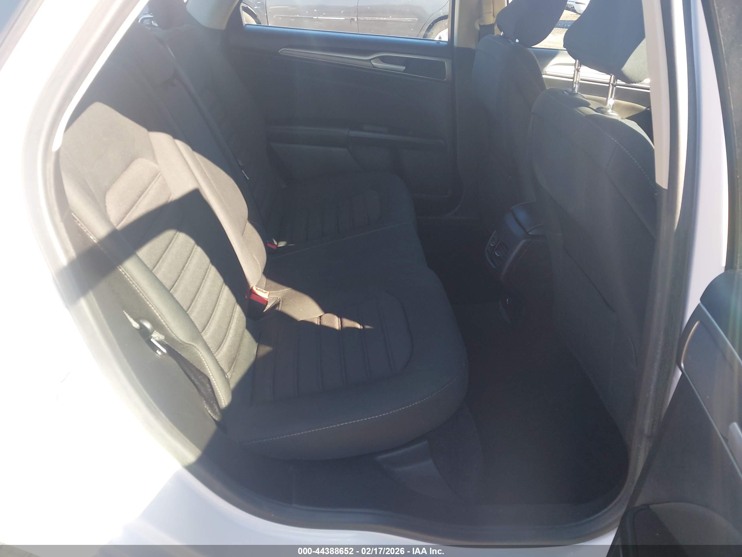 FORD FUSION image 8