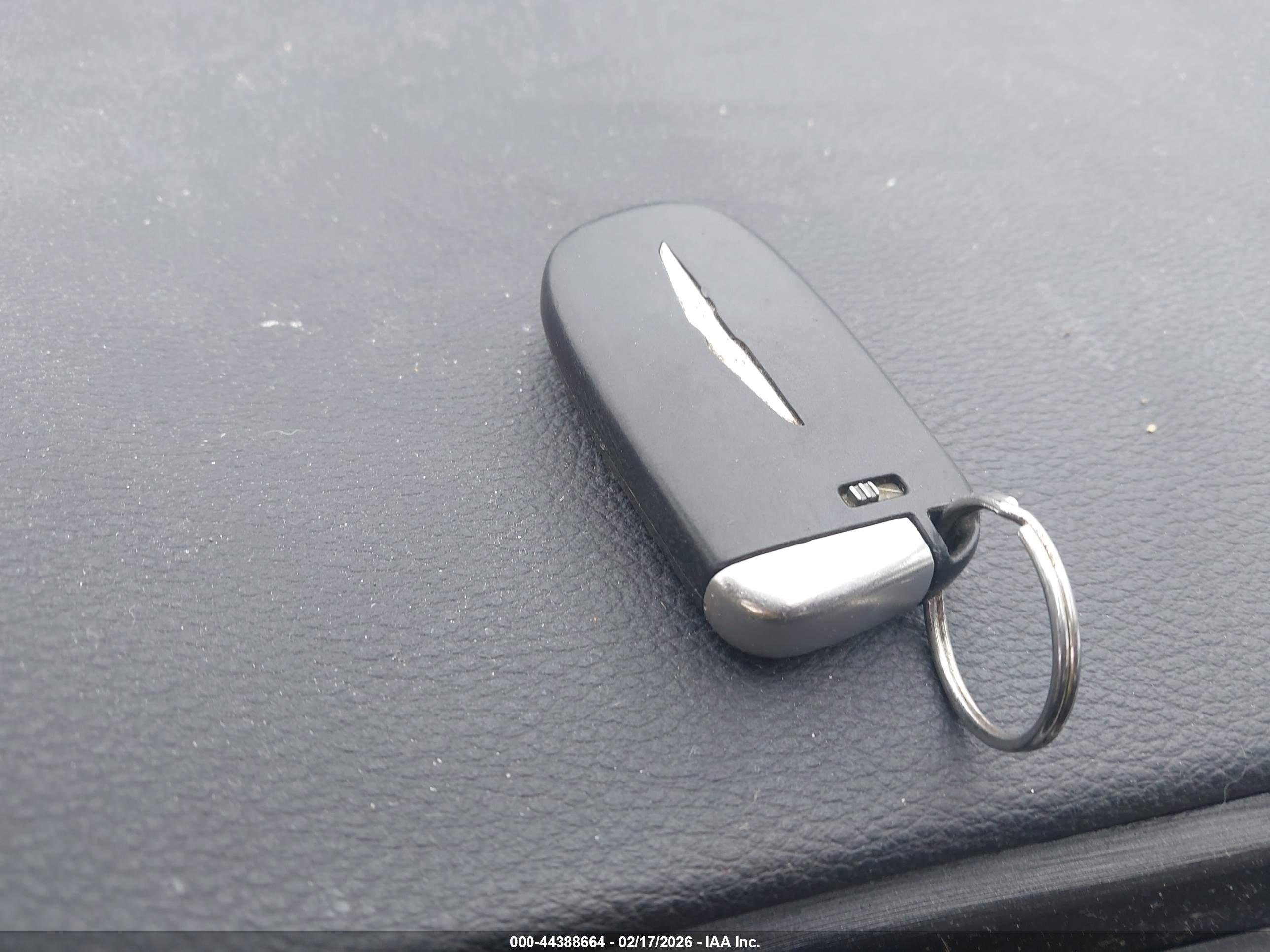 CHRYSLER 200 image 11