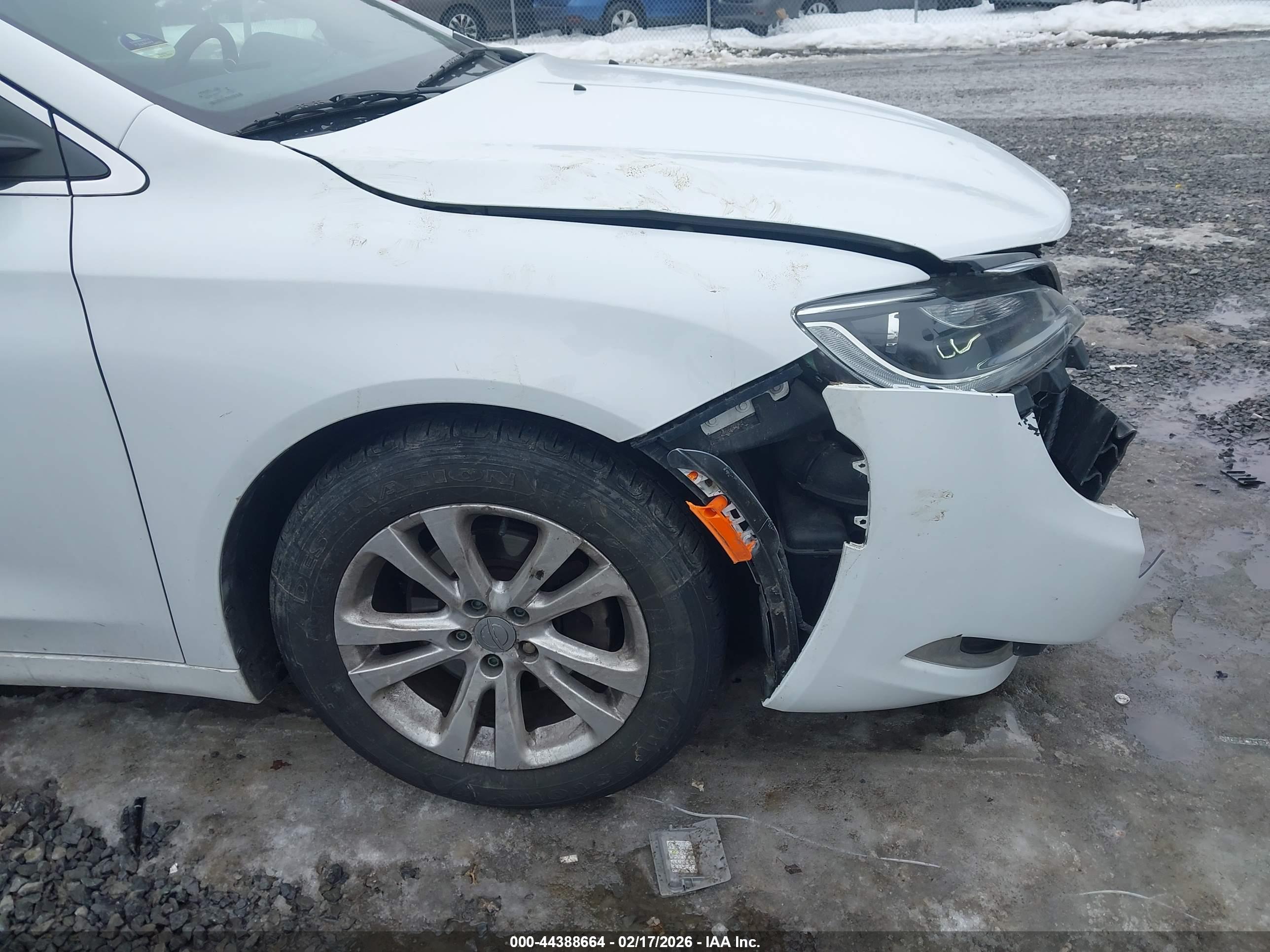 CHRYSLER 200 image 6