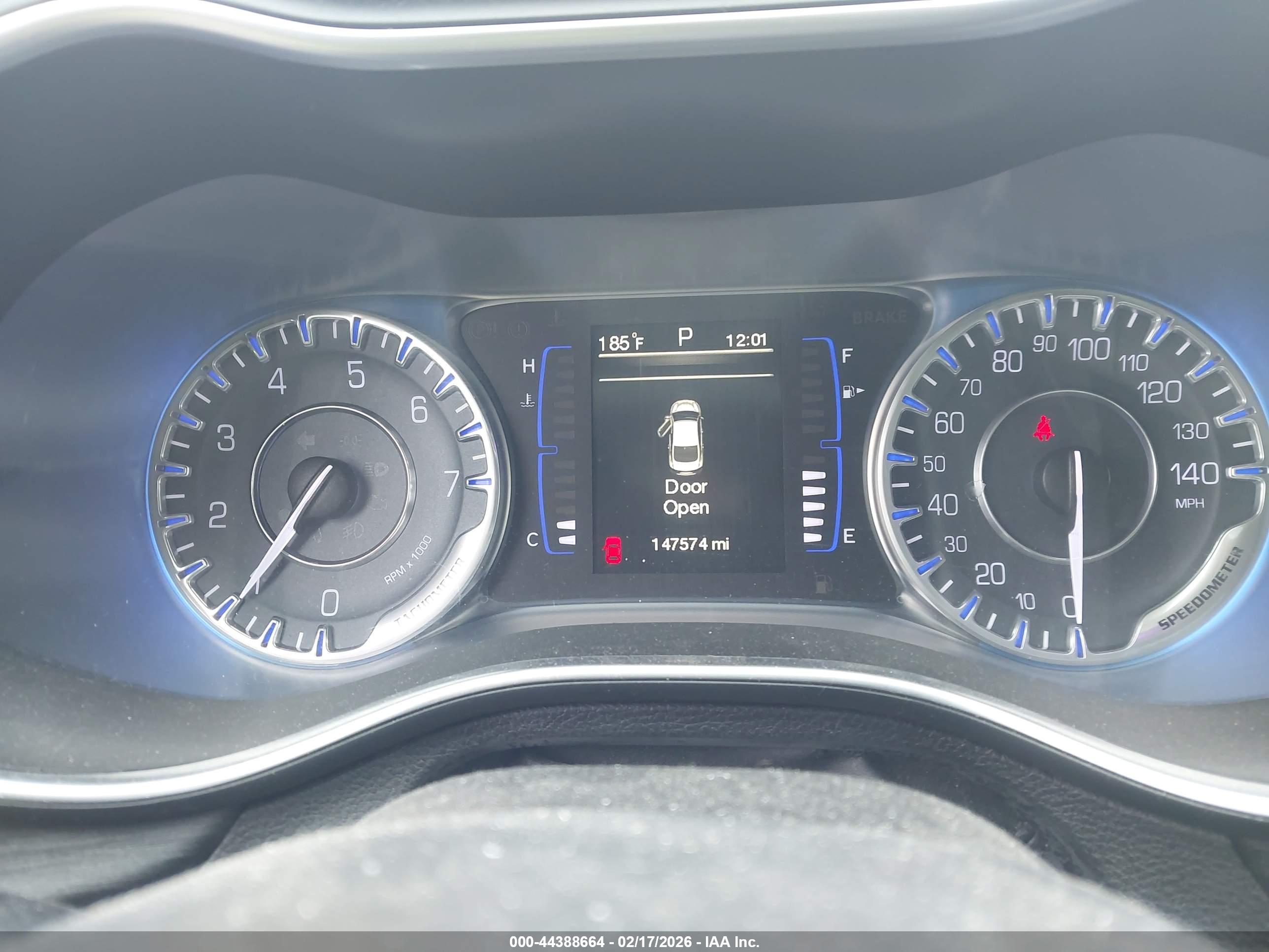 CHRYSLER 200 image 7