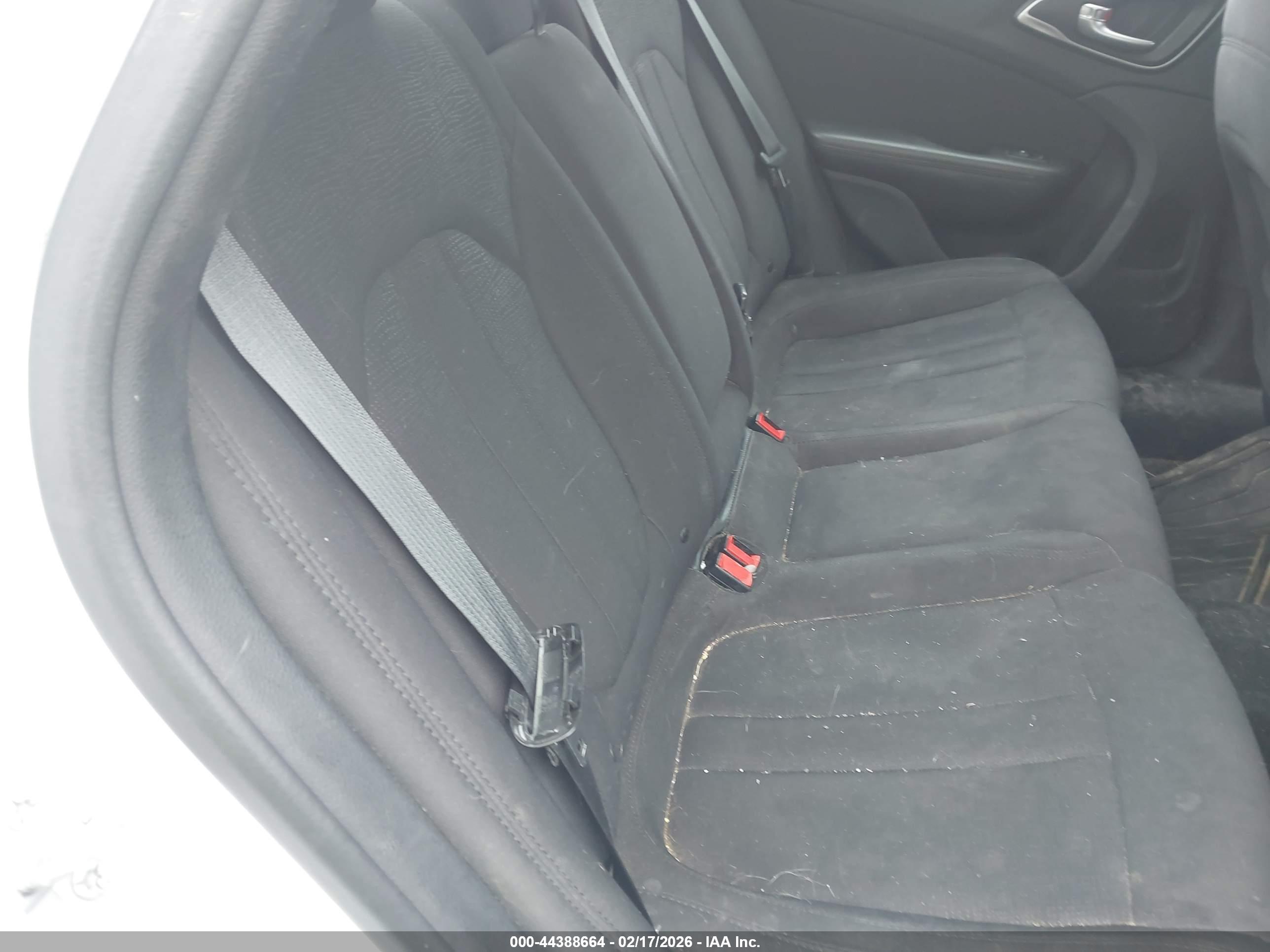 CHRYSLER 200 image 8