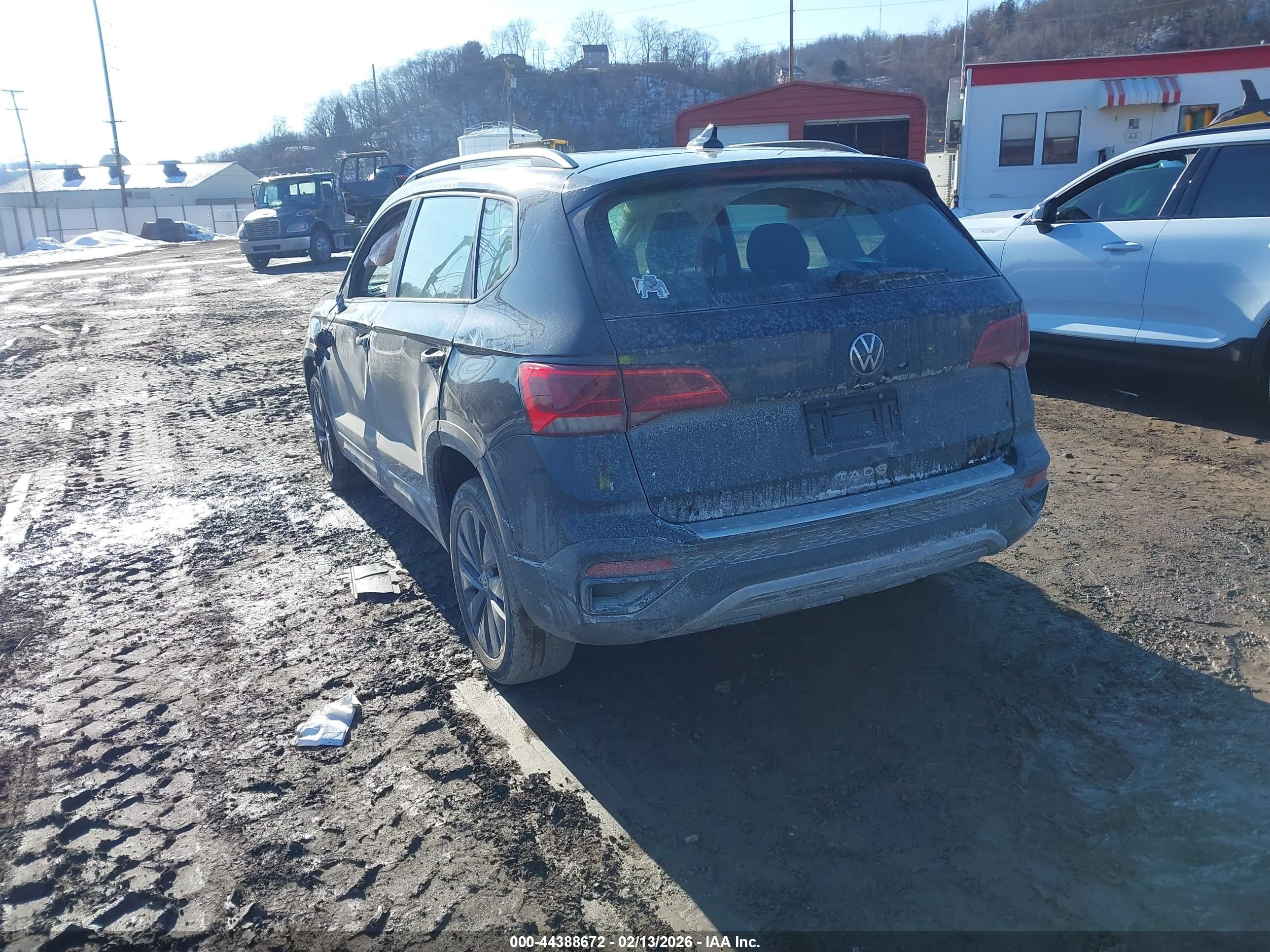VOLKSWAGEN TAOS image 3