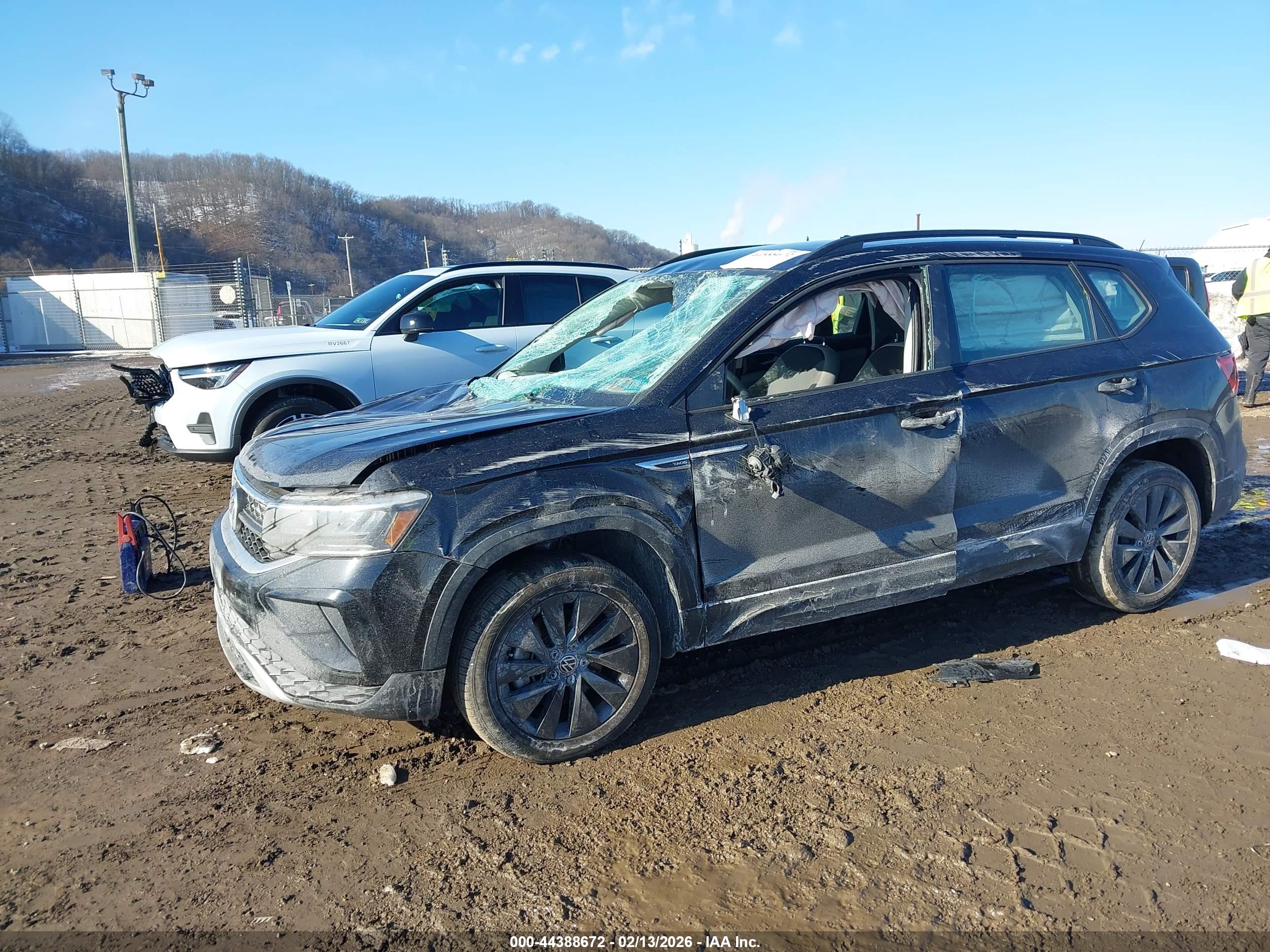 VOLKSWAGEN TAOS image 6