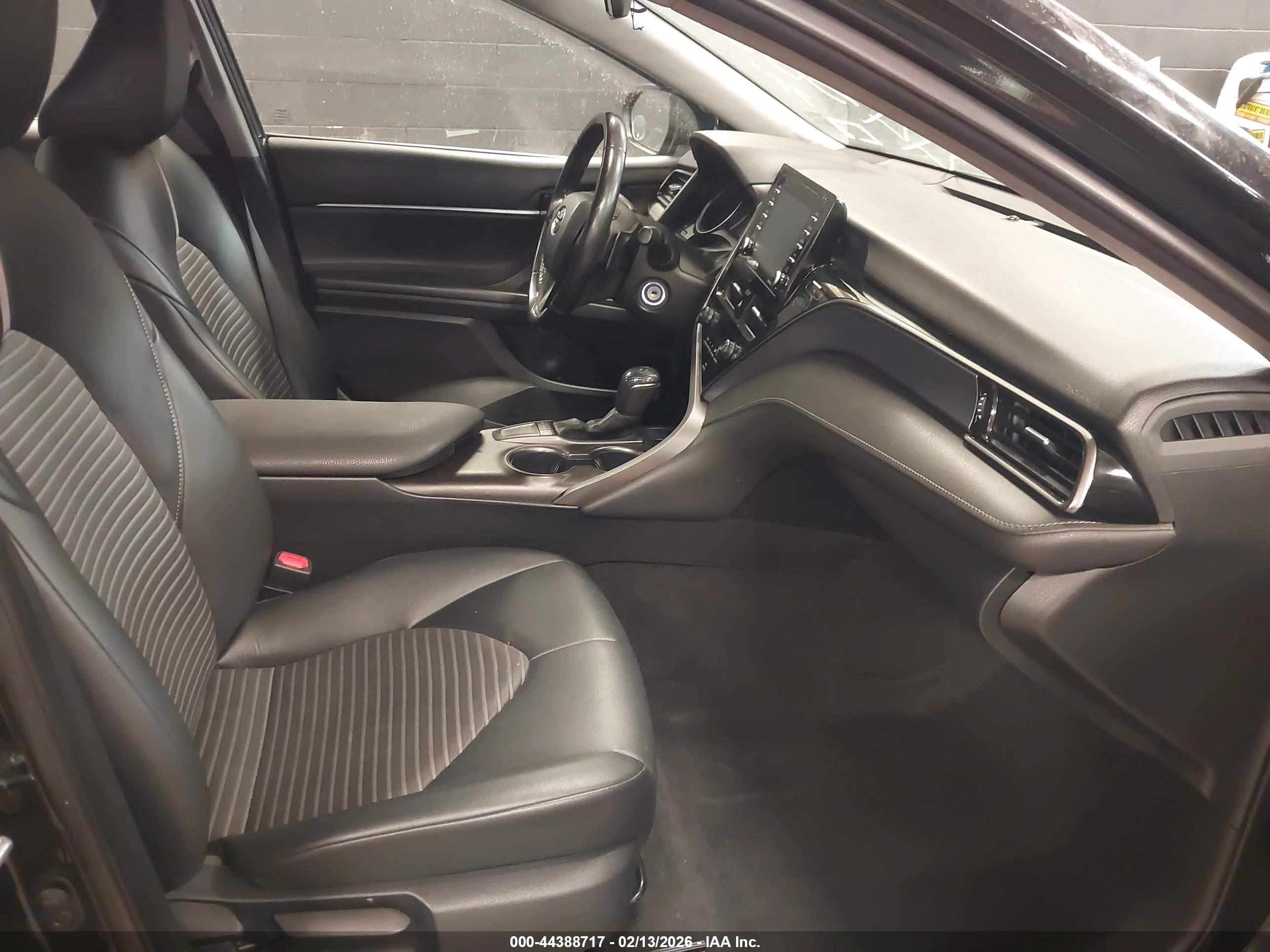 TOYOTA CAMRY image 5