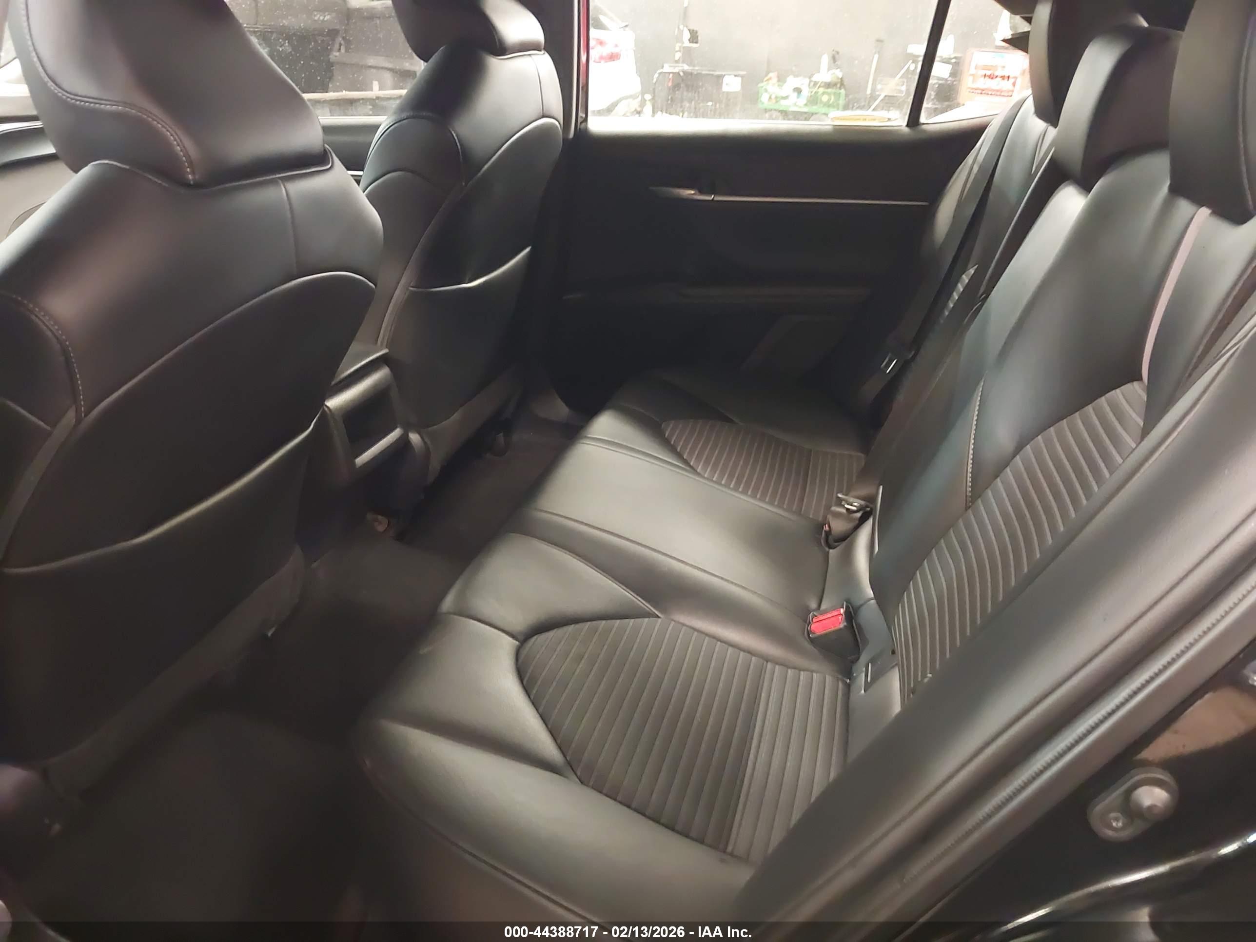 TOYOTA CAMRY image 8