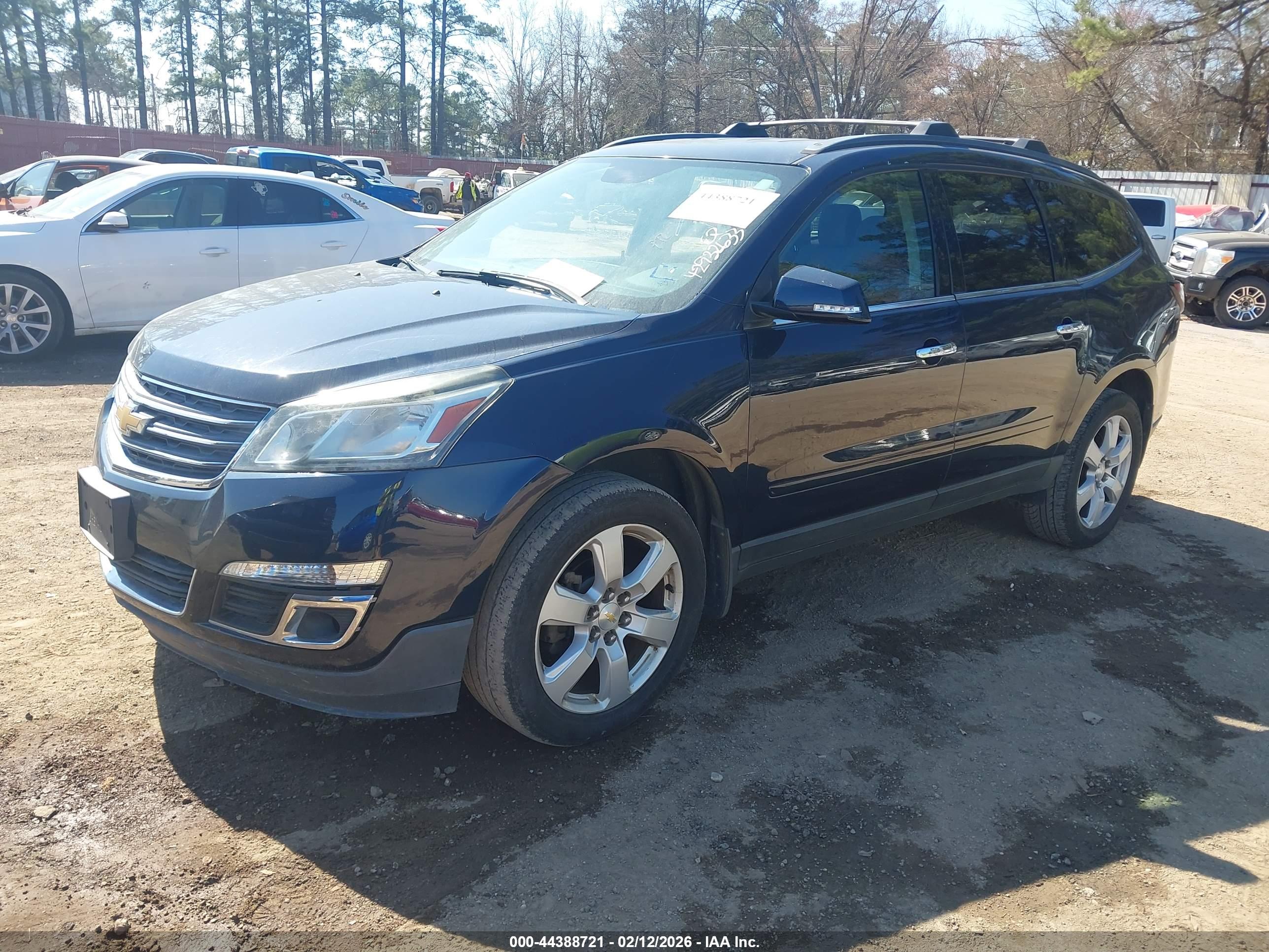 CHEVROLET TRAVERSE image 2