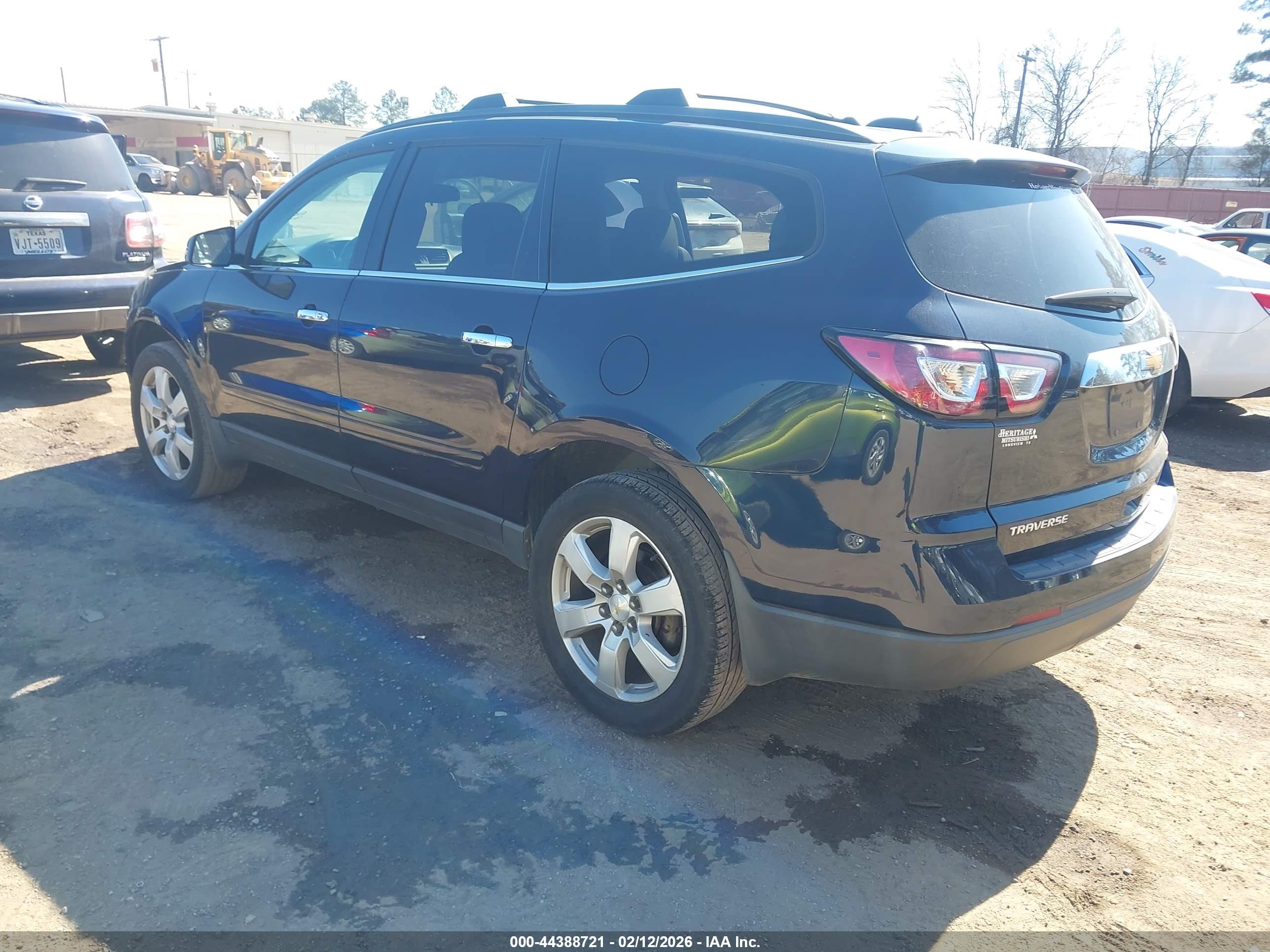 CHEVROLET TRAVERSE image 3