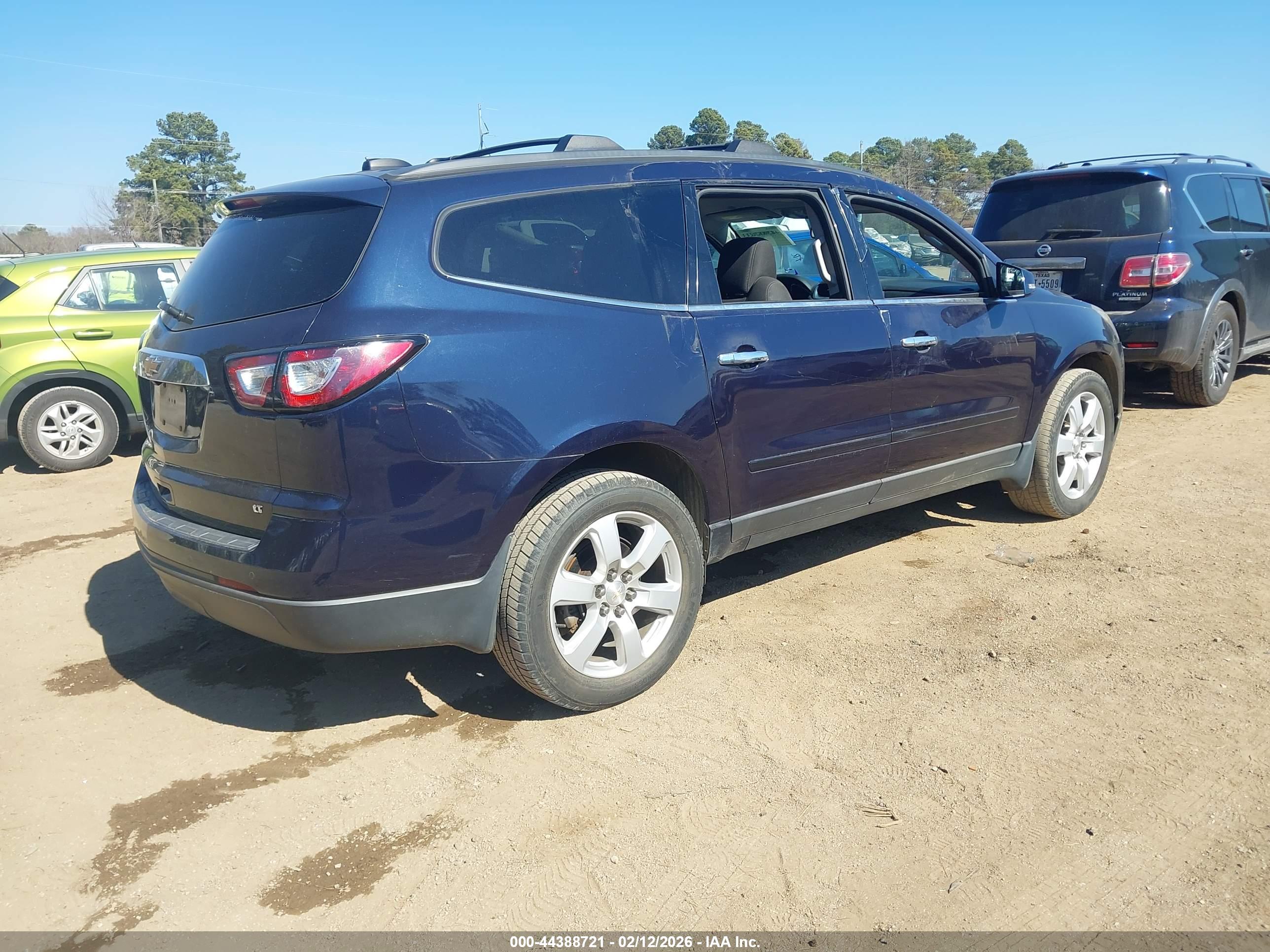 CHEVROLET TRAVERSE image 4