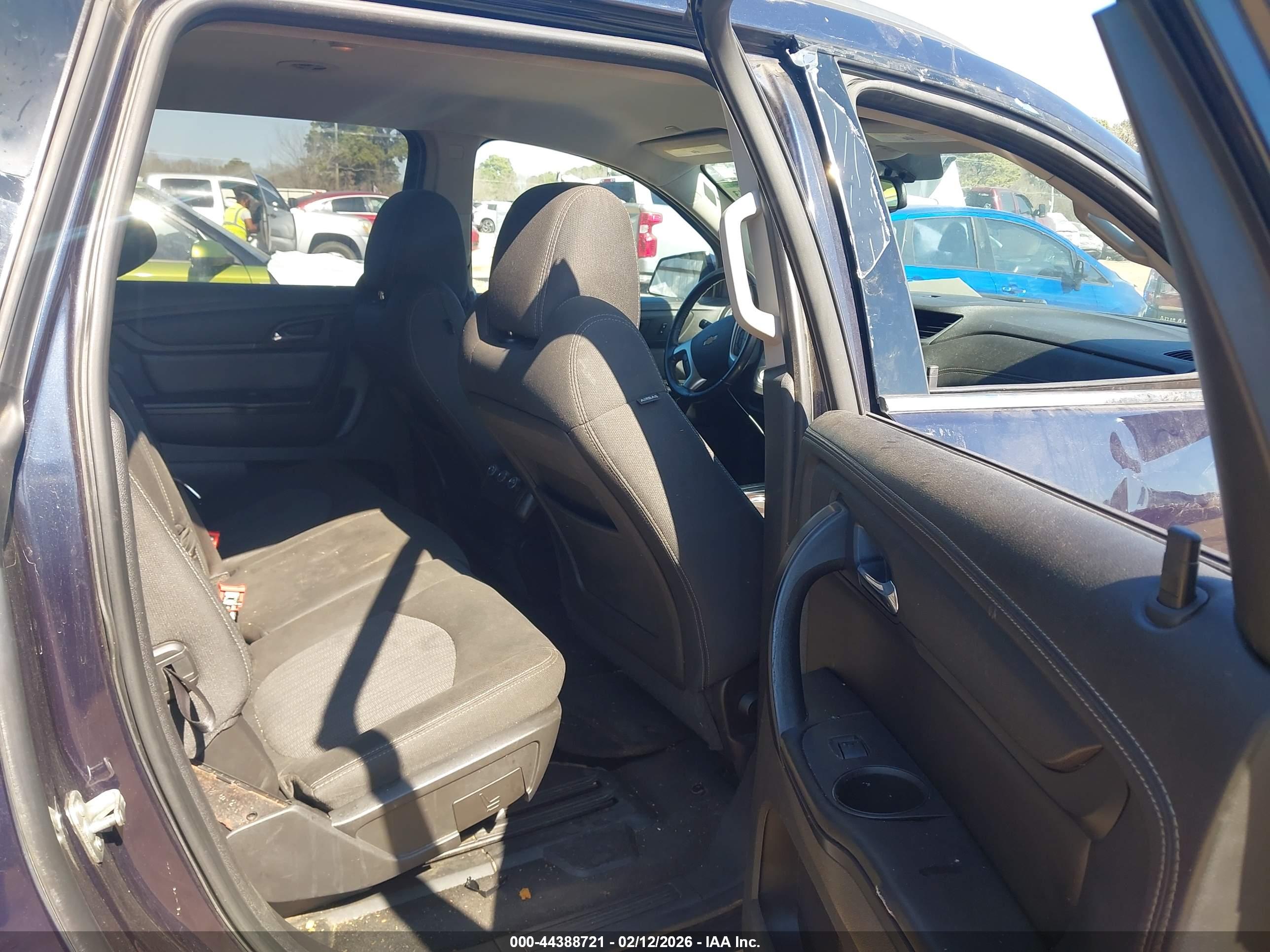 CHEVROLET TRAVERSE image 8
