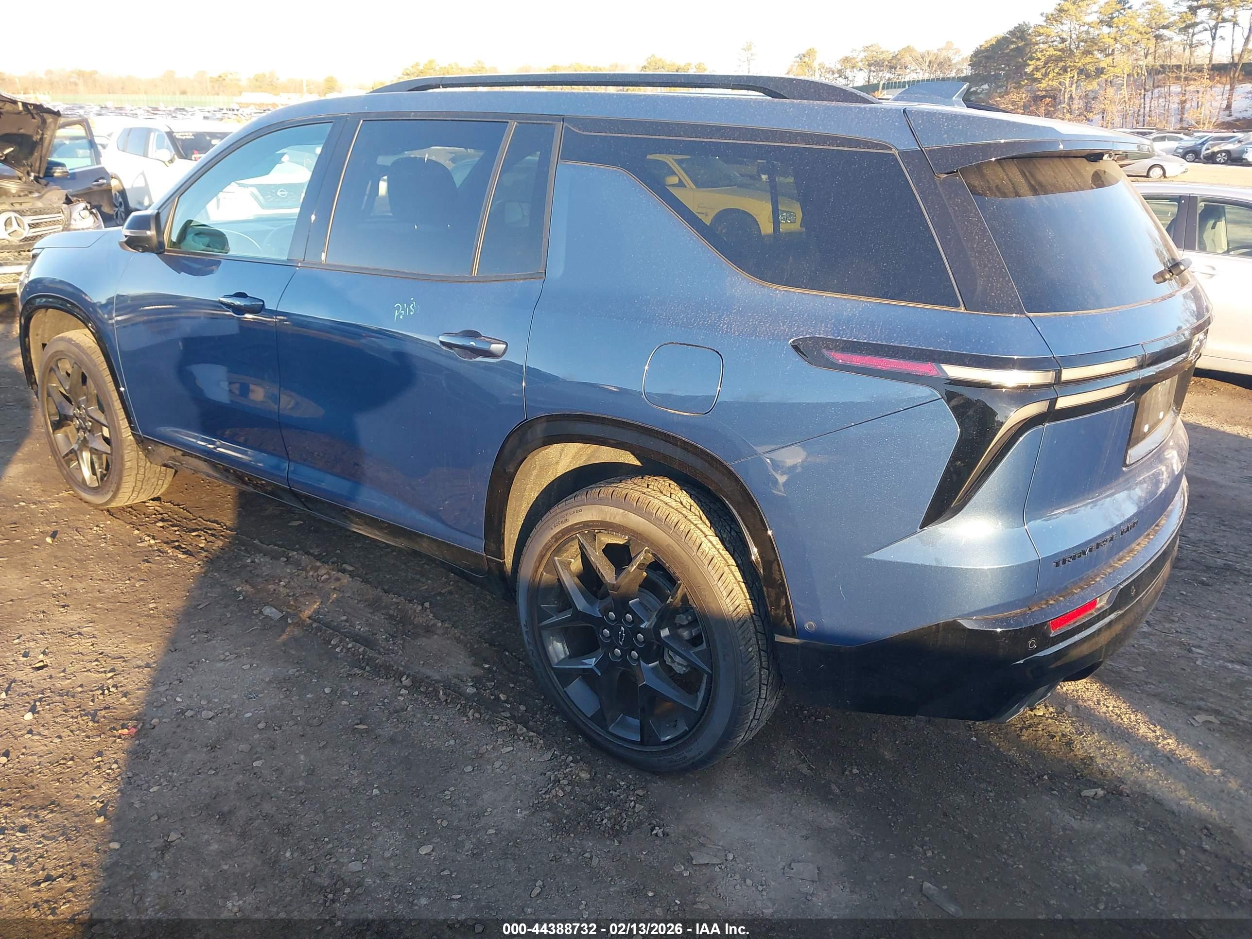 CHEVROLET TRAVERSE image 3