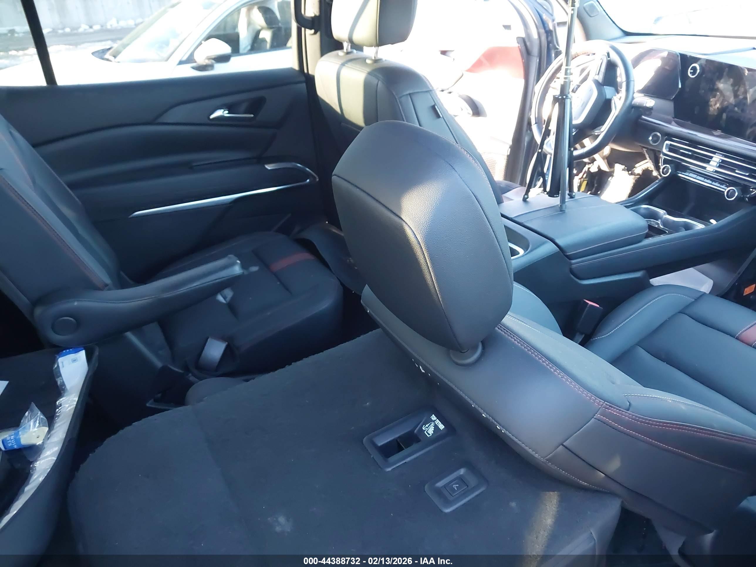 CHEVROLET TRAVERSE image 8