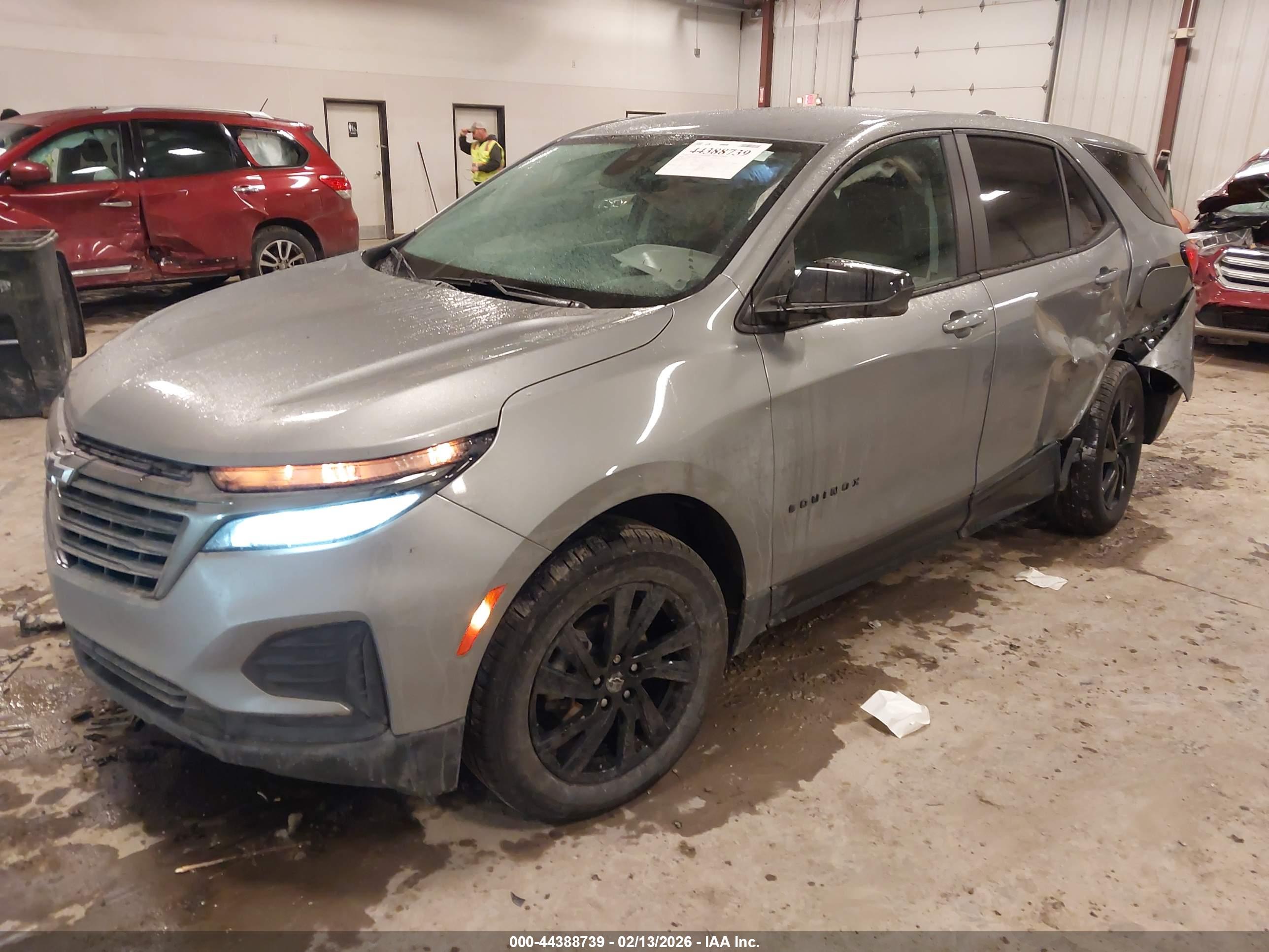 CHEVROLET EQUINOX image 2