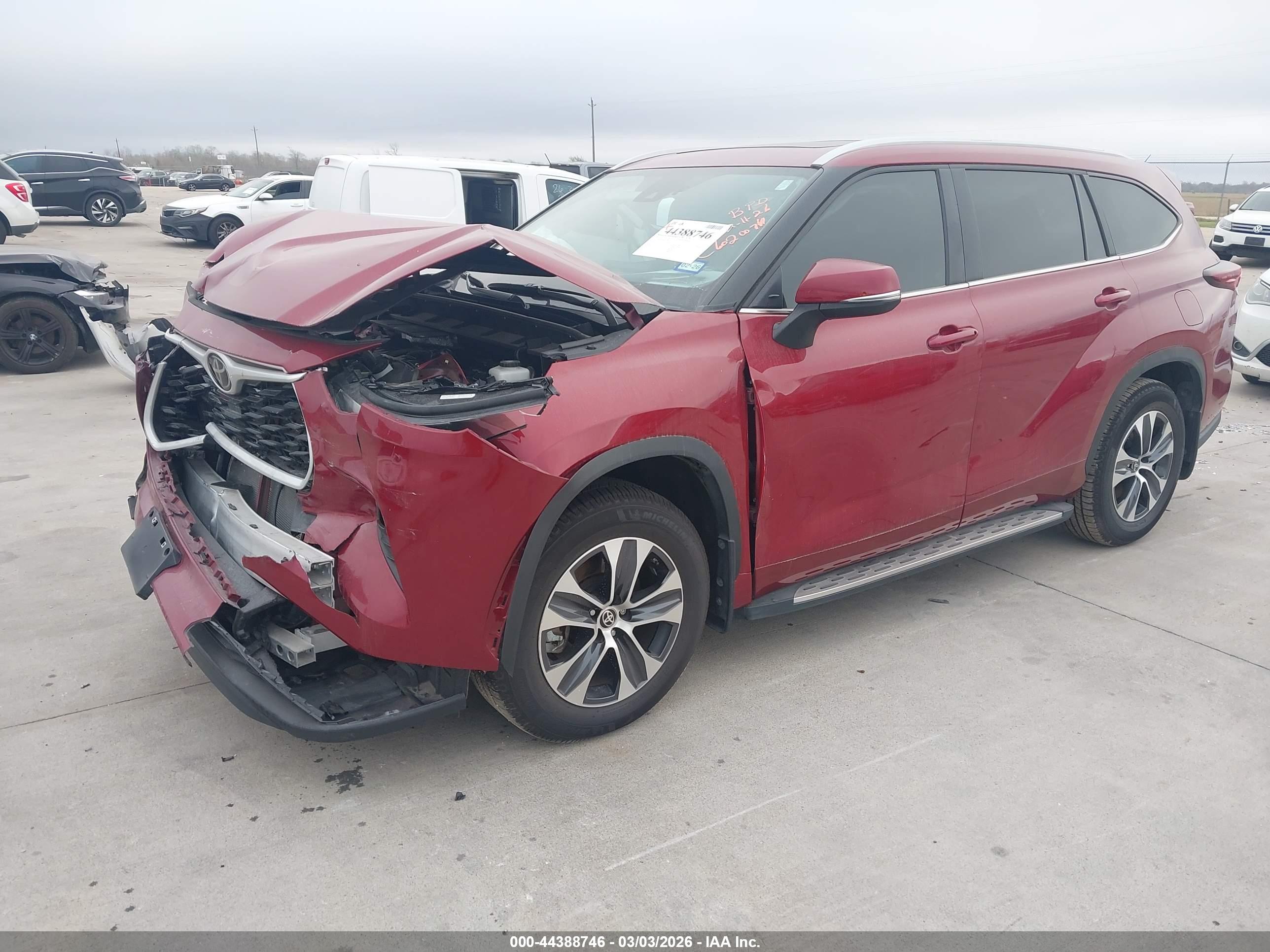 TOYOTA HIGHLANDER image 2