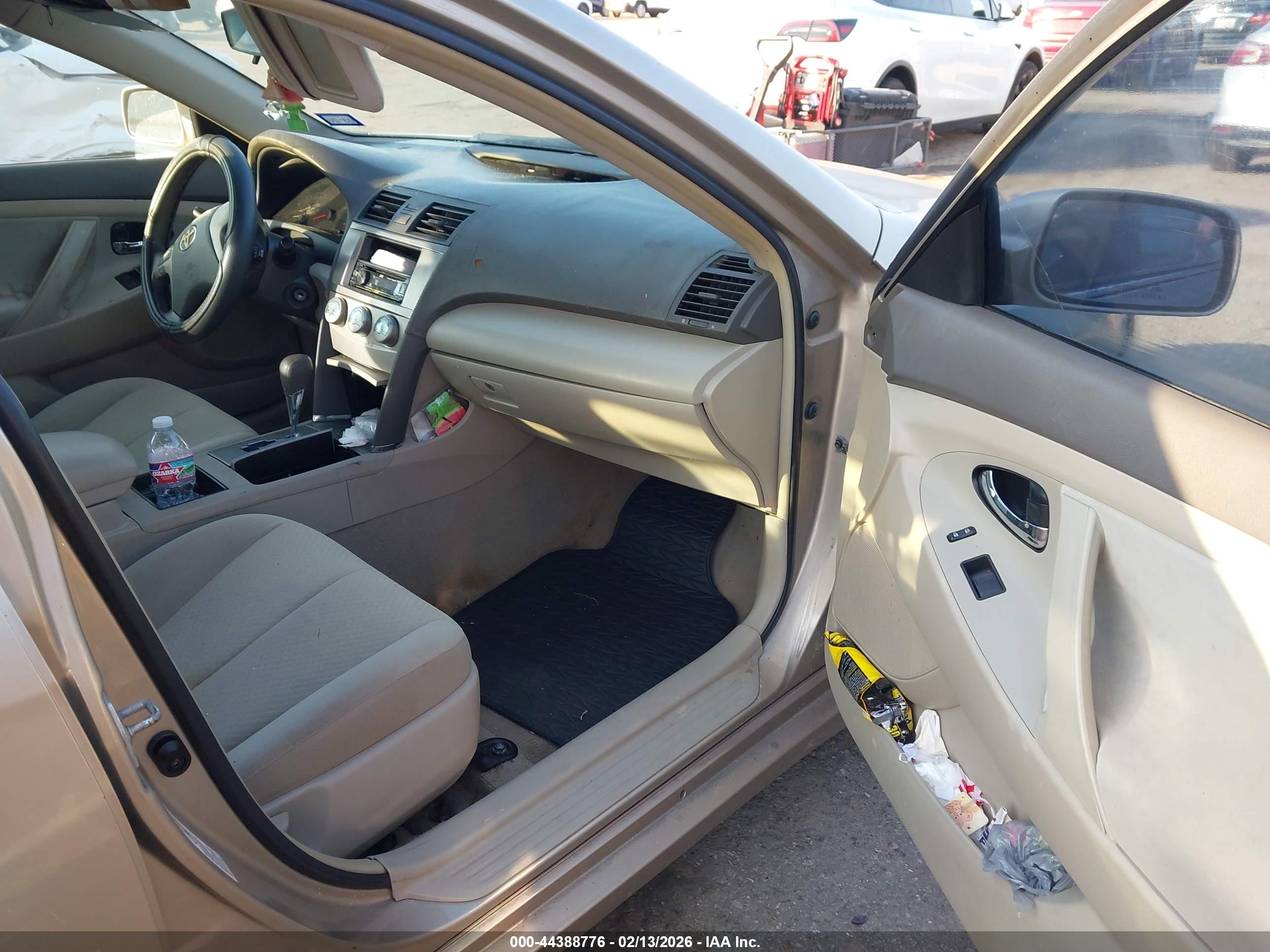 TOYOTA CAMRY image 5