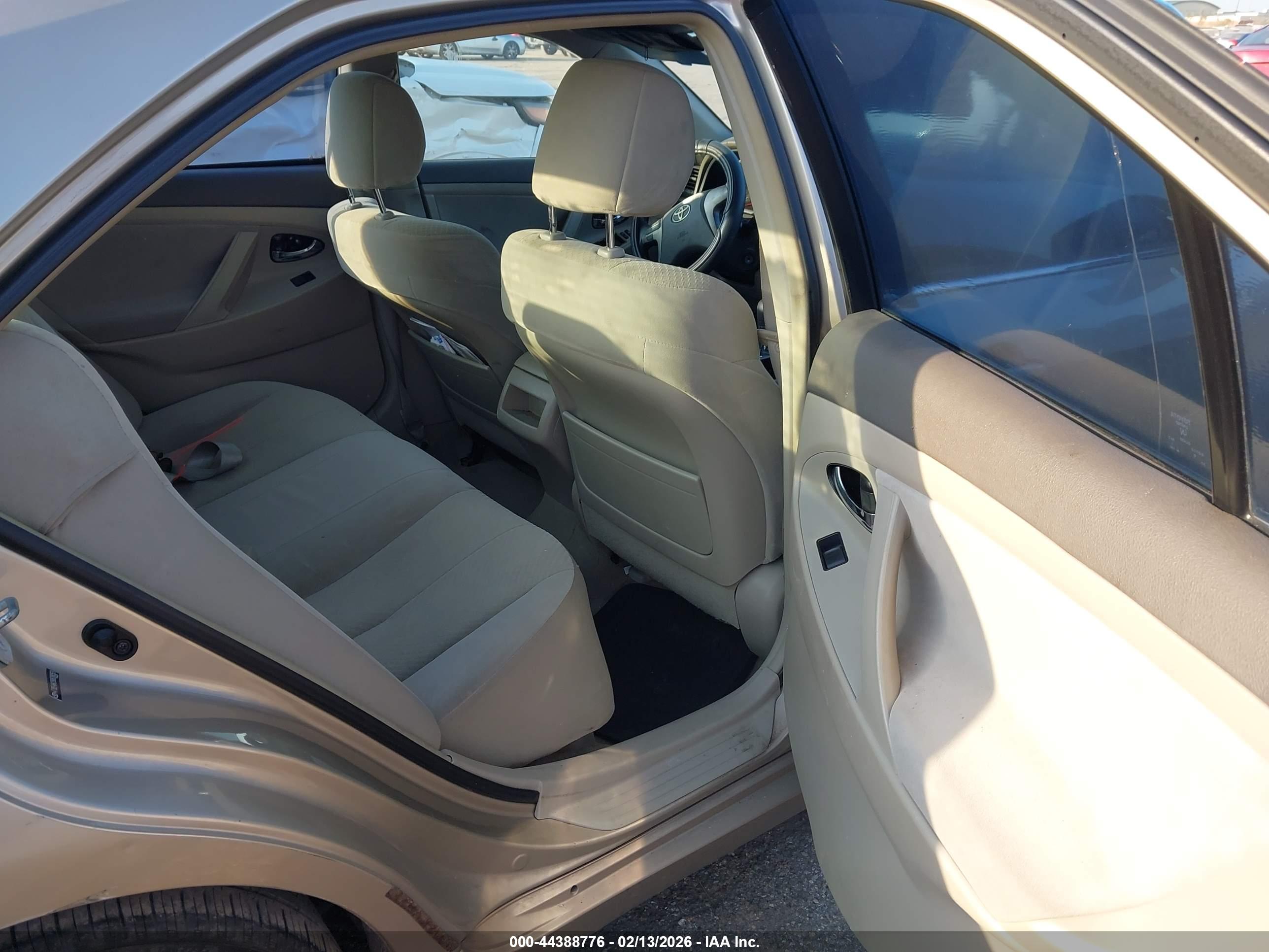 TOYOTA CAMRY image 8