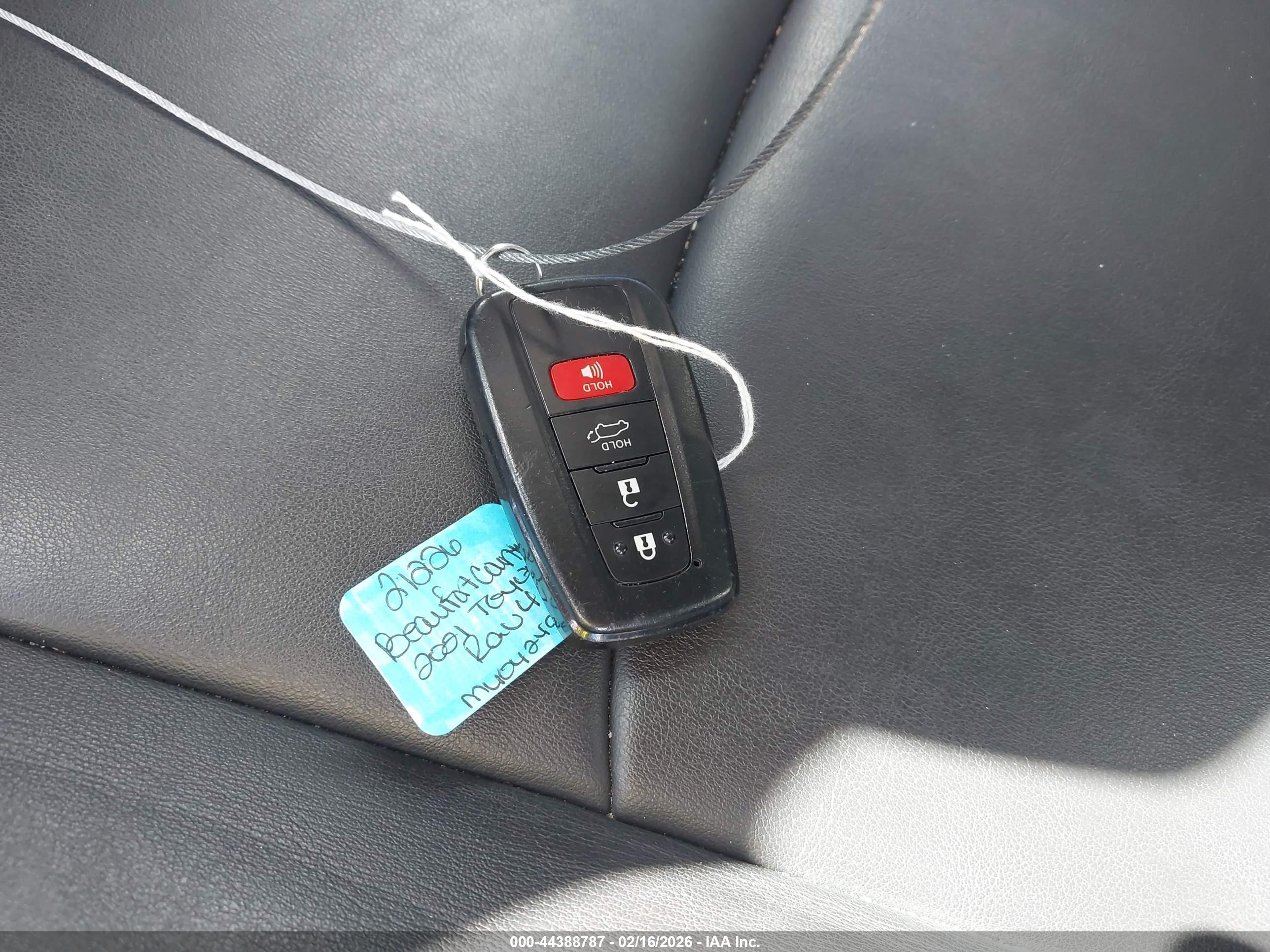 TOYOTA RAV4 image 11