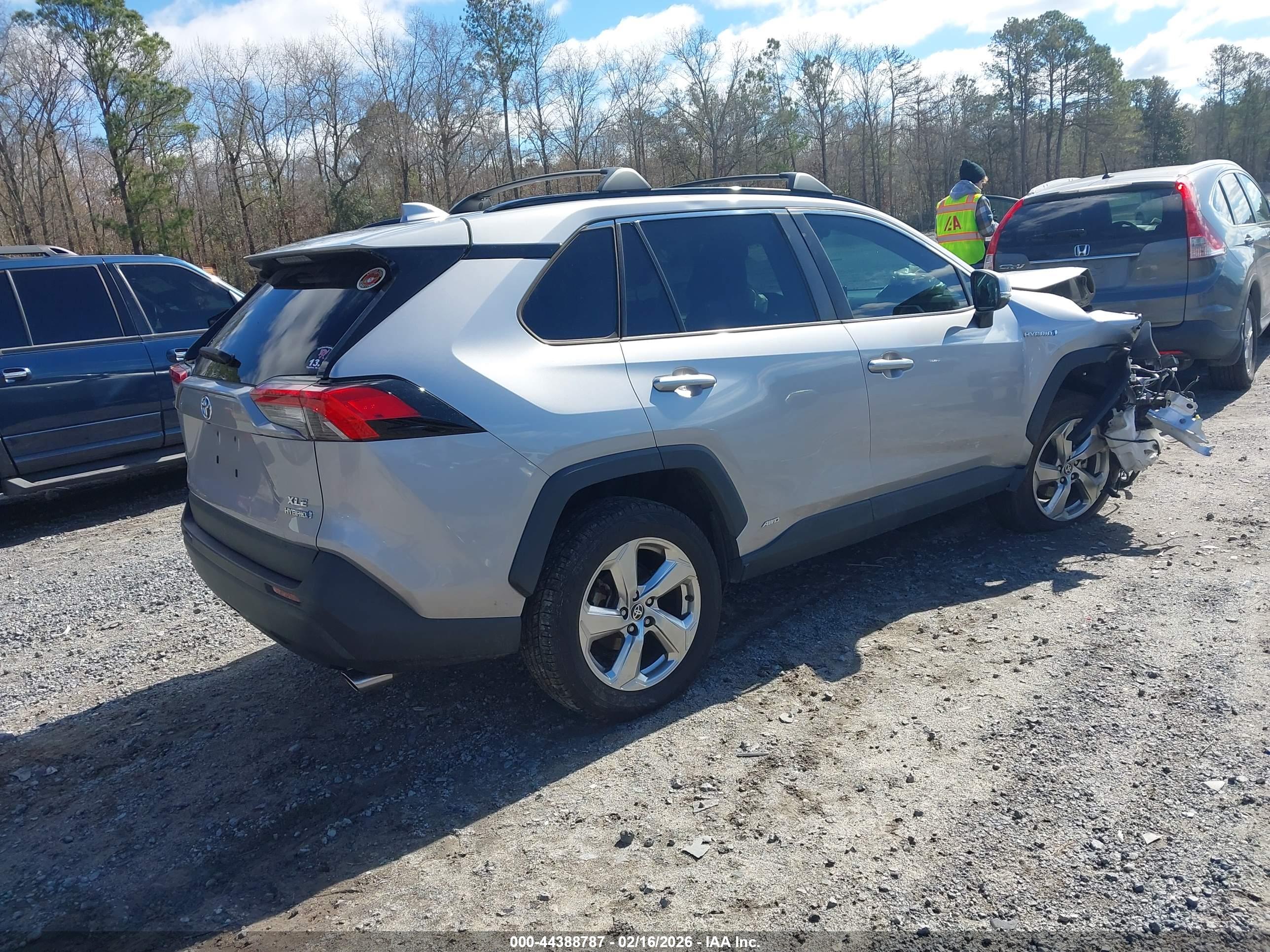 TOYOTA RAV4 image 4