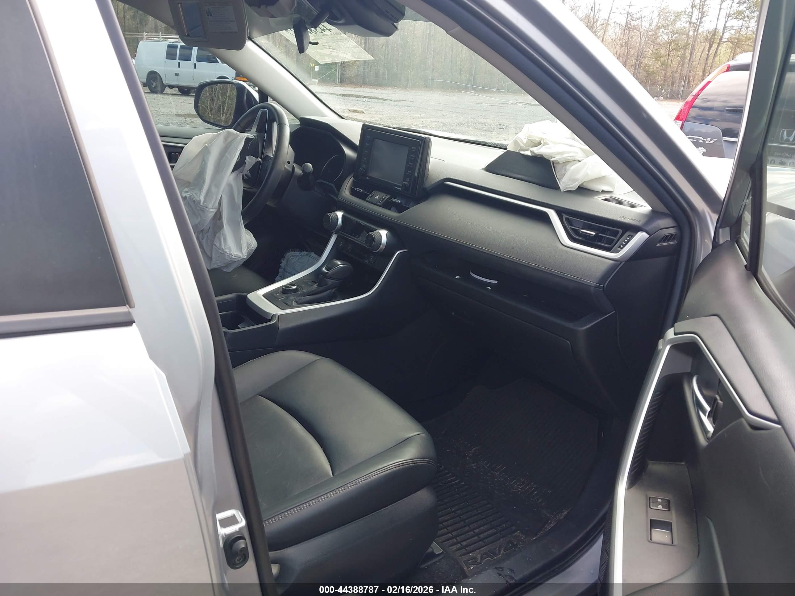 TOYOTA RAV4 image 5