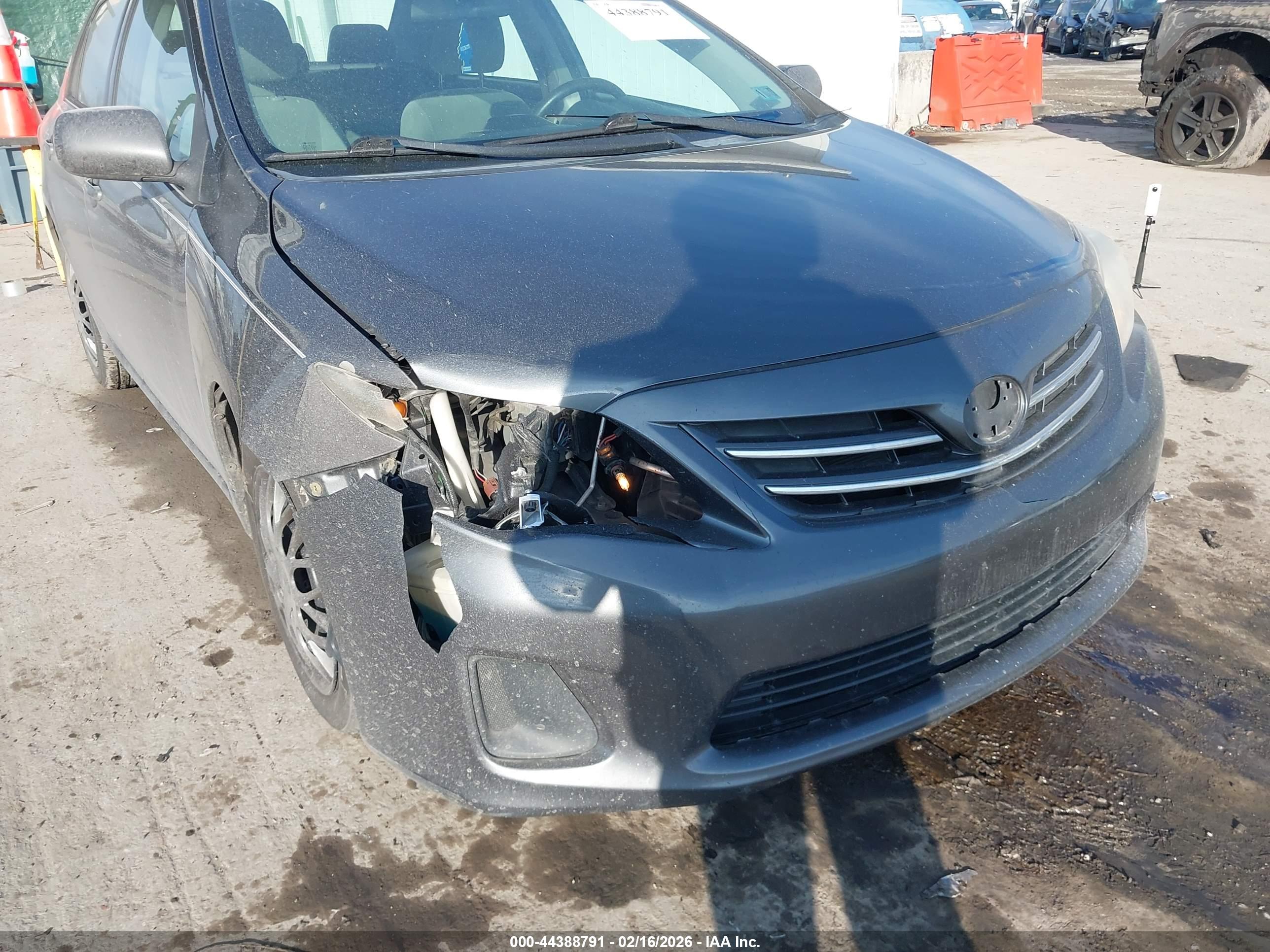 TOYOTA COROLLA image 6