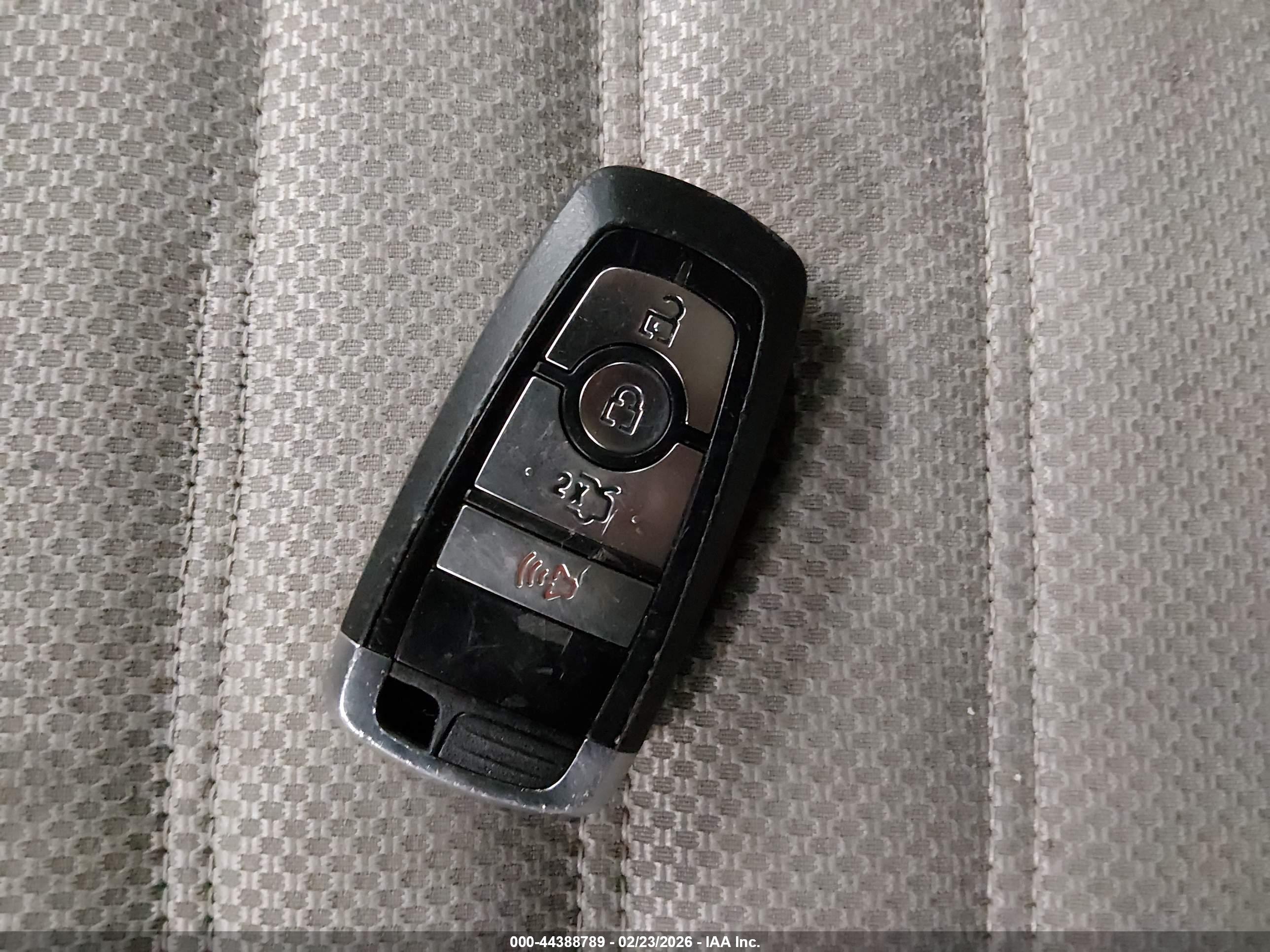FORD FUSION image 11