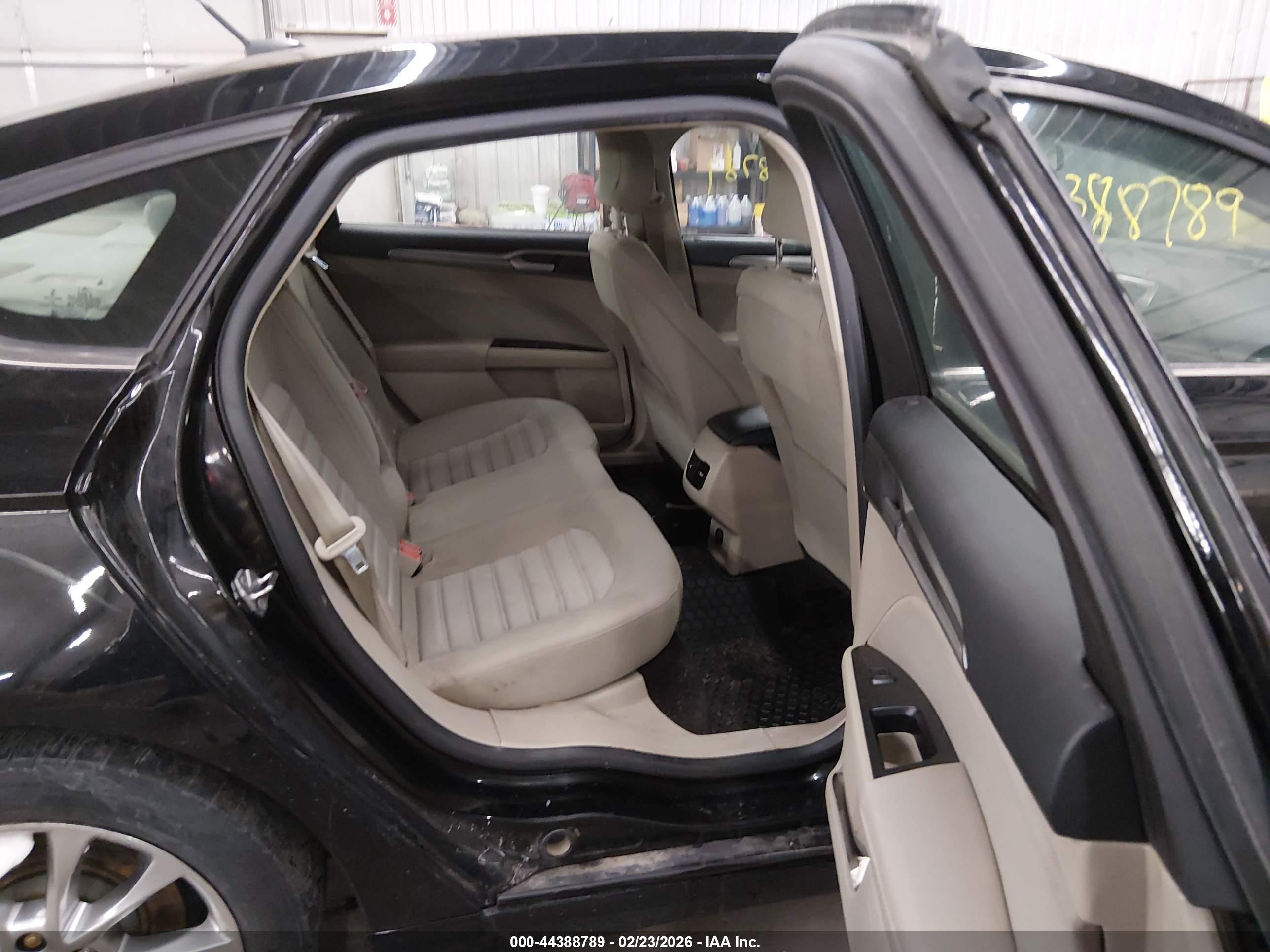 FORD FUSION image 8