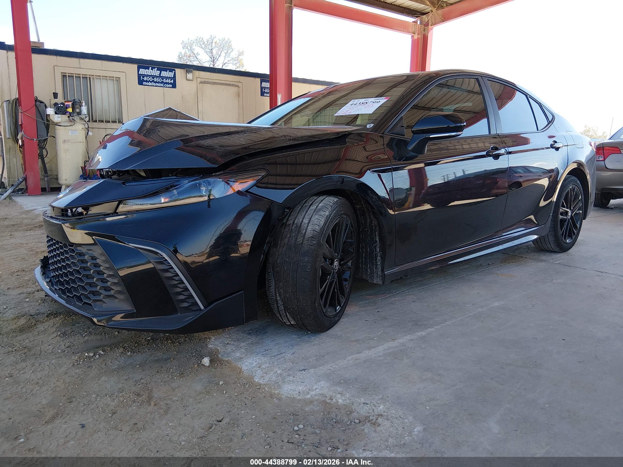 TOYOTA CAMRY image 2