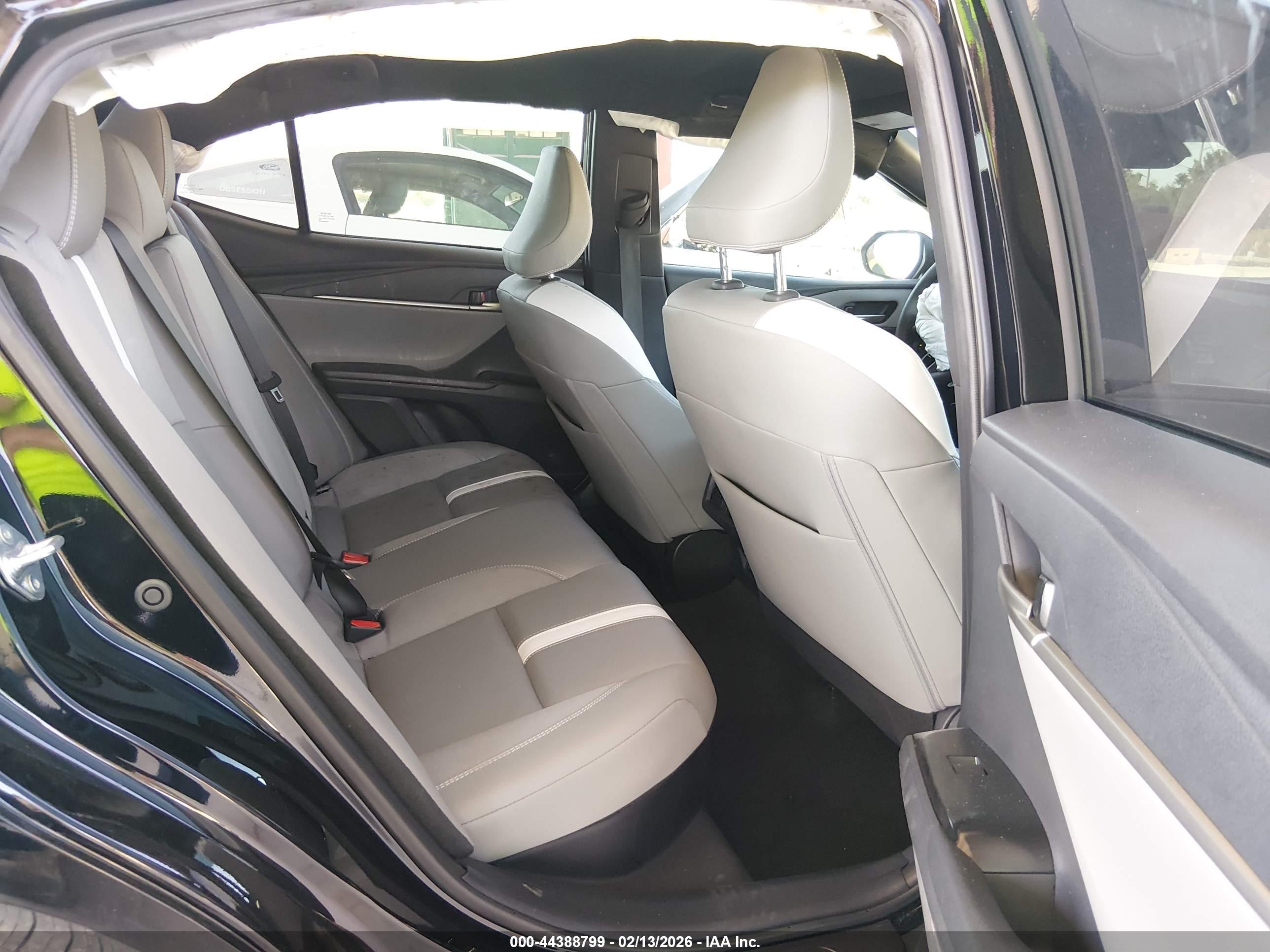 TOYOTA CAMRY image 8