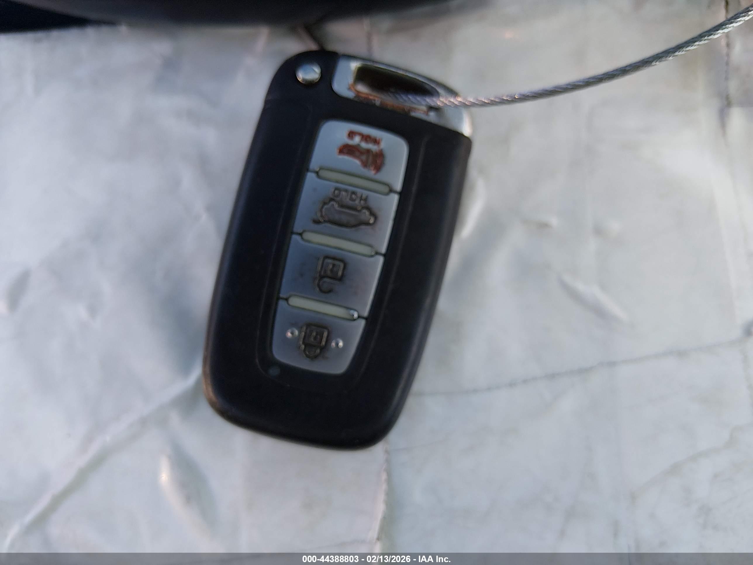 HYUNDAI VELOSTER image 11